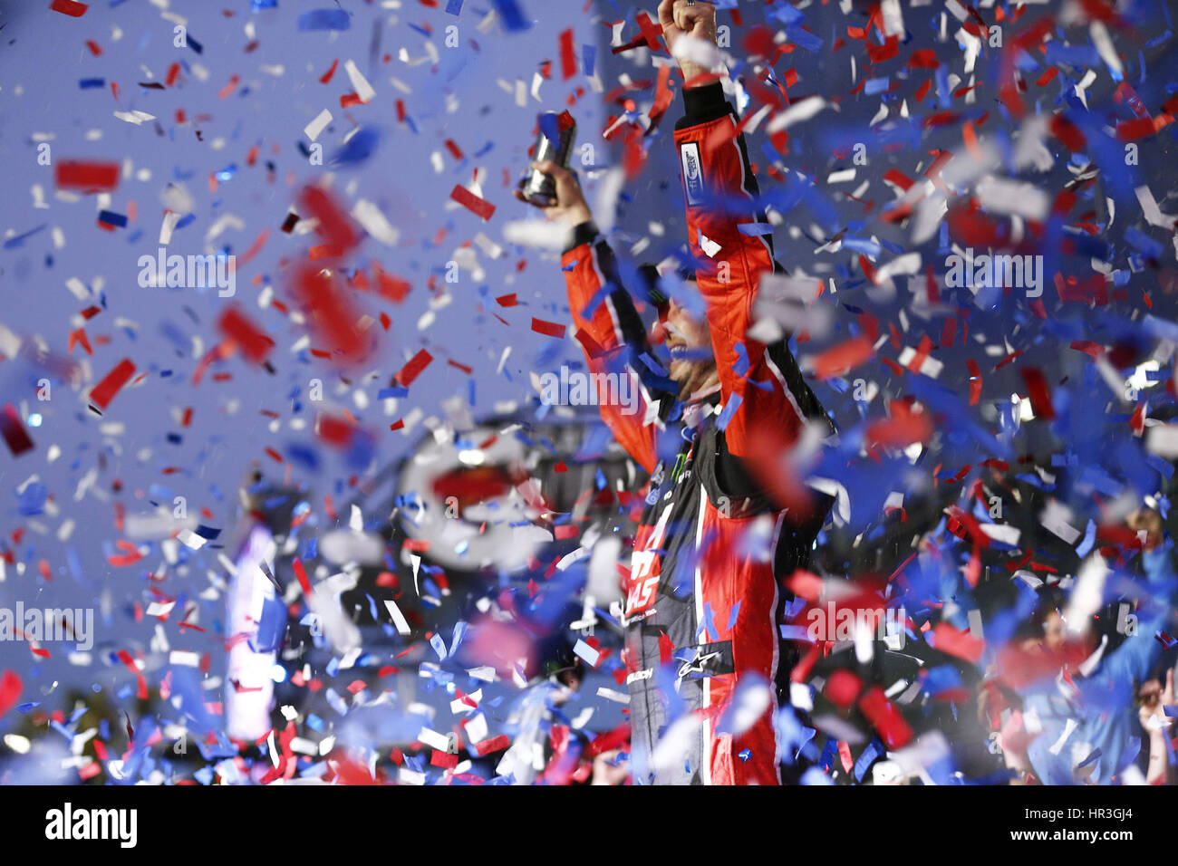 Daytona Beach, Florida, Stati Uniti d'America. 26 Febbraio, 2017. Febbraio 26, 2017 - Daytona Beach, Florida, Stati Uniti d'America: Kurt Busch (41) vince la Daytona 500 al Daytona International Speedway di Daytona Beach, Florida. Credito: Justin R. Noe Asp Inc/ASP/ZUMA filo/Alamy Live News Foto Stock