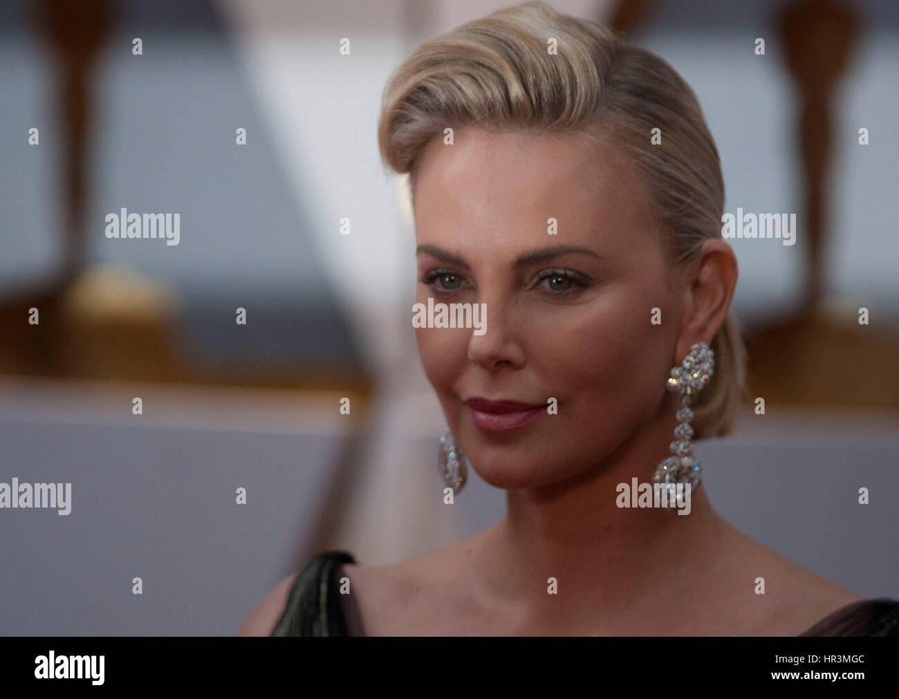 Hollywood, California, USA. 26 Febbraio, 2017. CHARLIZE THERON durante il tappeto rosso per gli arrivi il 89 Academy Awards Ceremony. Credito: Armando Arorizo/ZUMA filo/Alamy Live News Foto Stock