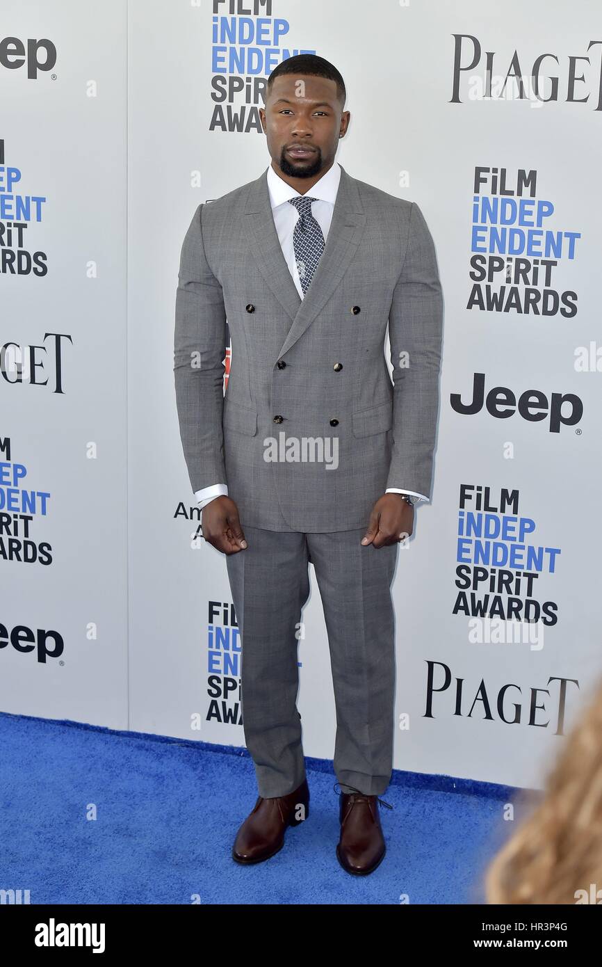 Trevante Rhodes assiste la trentaduesima Film Independent Spirit Awards 2017 presso il Molo di Santa Monica il 25 febbraio 2017 in Santa Monica, California. | Verwendung weltweit Foto Stock