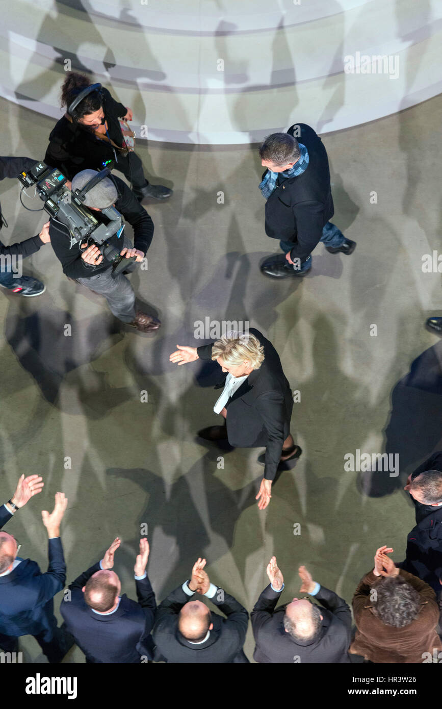 Nantes, Francia. Il 26 febbraio 2017. riunione del Marine Le Pen, di estrema destra "candidato nazionale anteriore' per il 2017 elezioni presidenziali Credito: Andia/Alamy Live News Foto Stock
