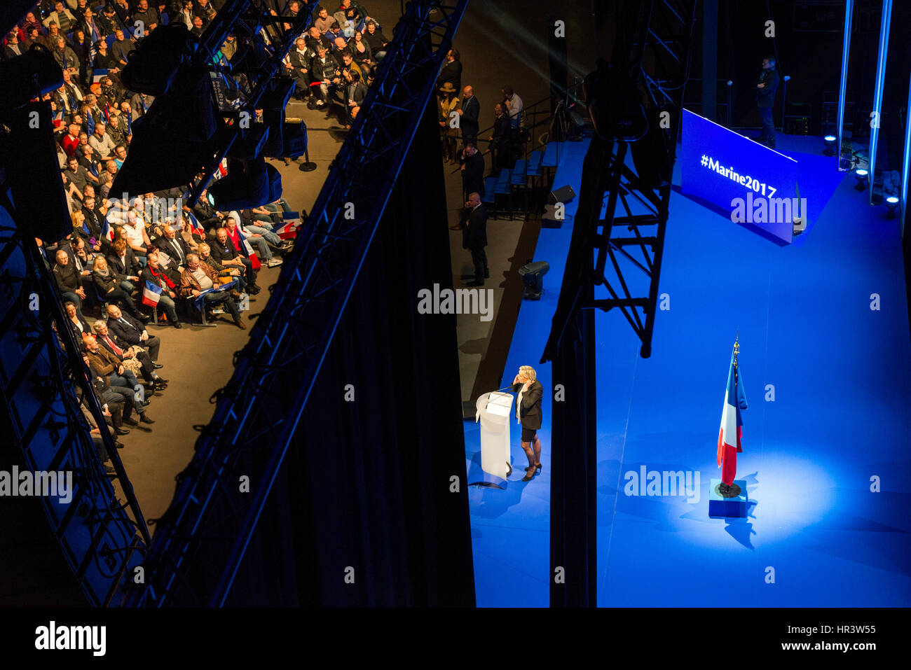 Nantes, Francia. Il 26 febbraio 2017. riunione del Marine Le Pen, di estrema destra "candidato nazionale anteriore' per il 2017 elezioni presidenziali Credito: Andia/Alamy Live News Foto Stock