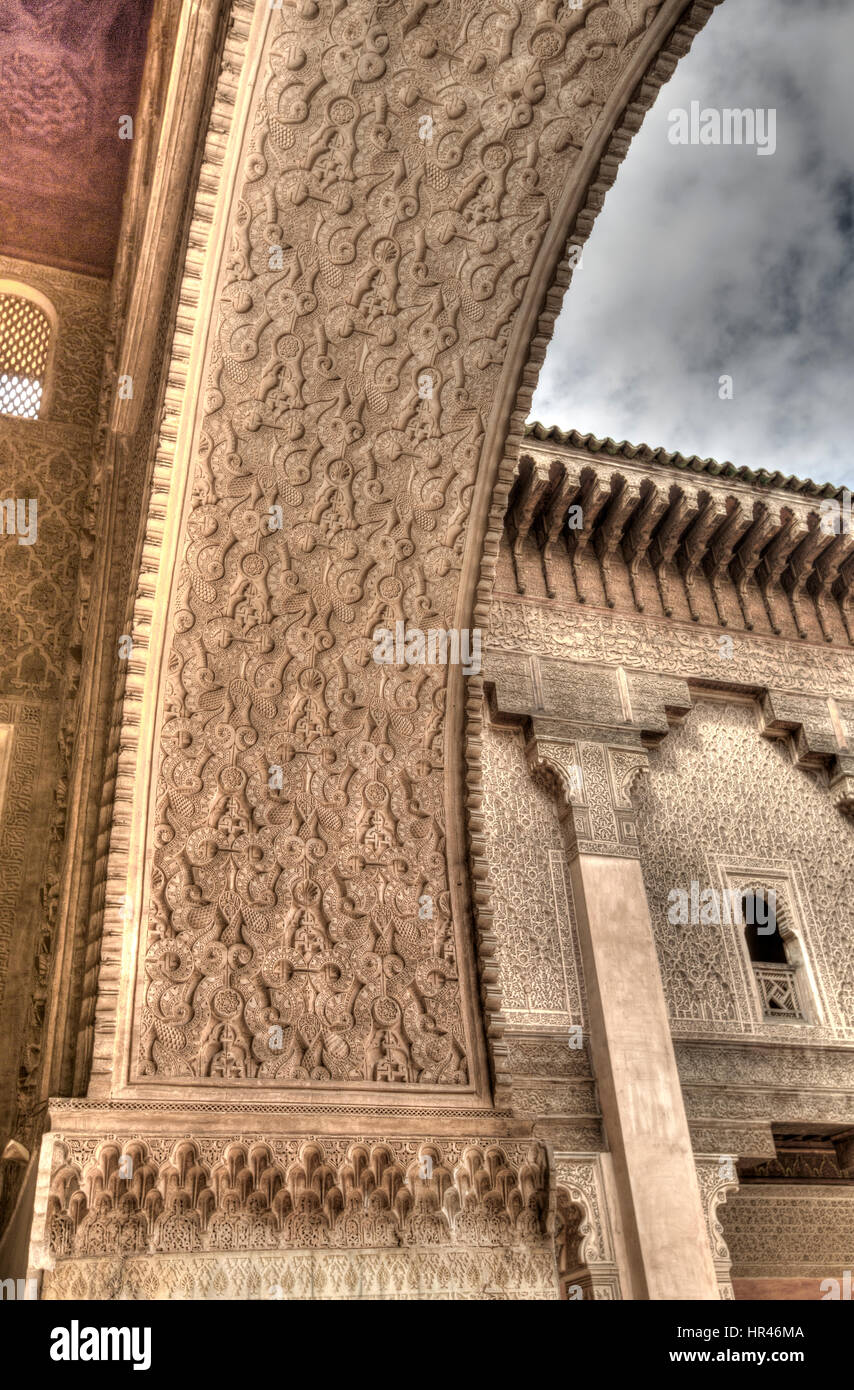 Marrakech, Marocco. Archway decorazione, medersa Ben Youssef, 16th. Secolo. Foto Stock