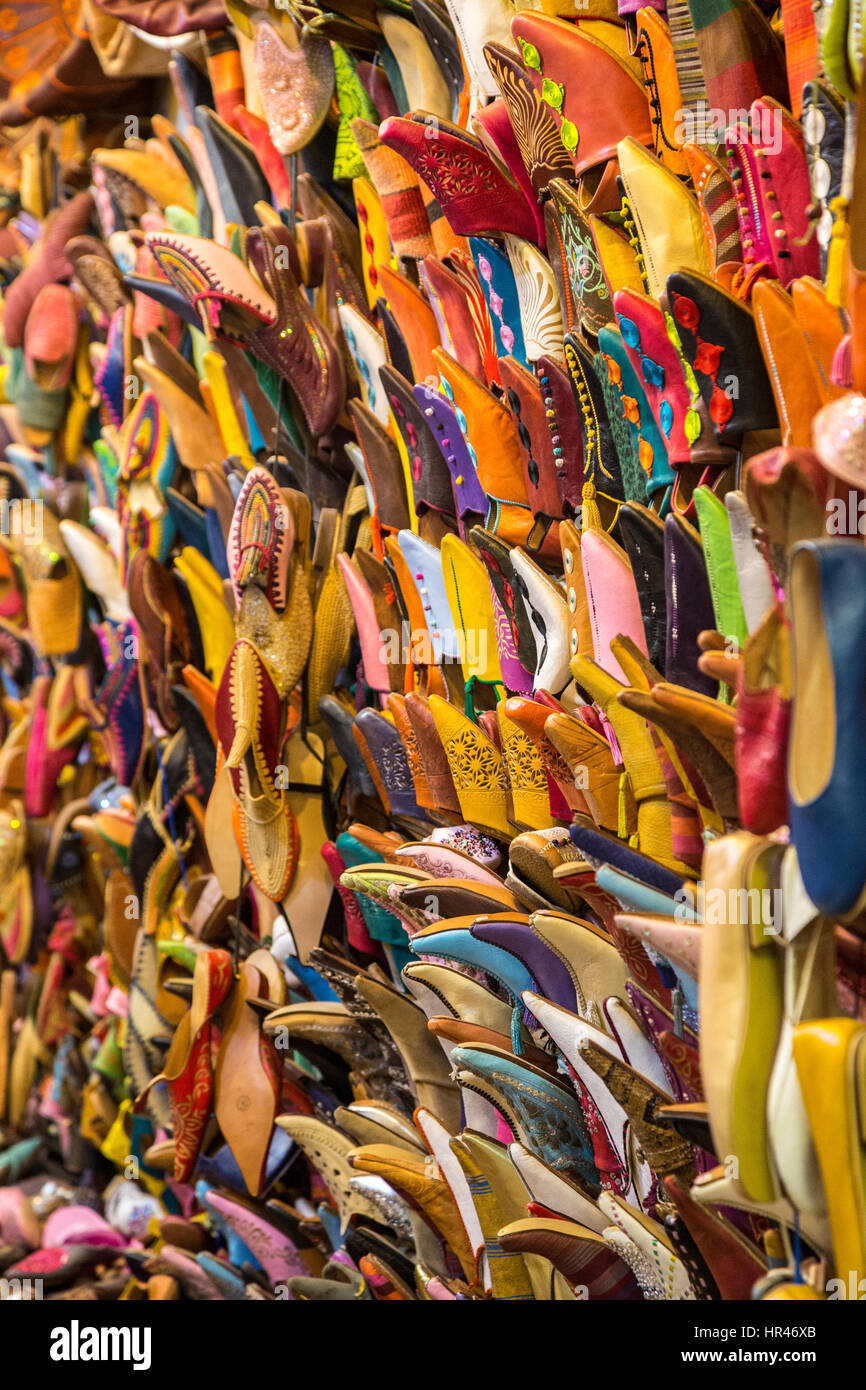 Marrakech, Marocco. Scarpe donna e sandali Foto stock - Alamy
