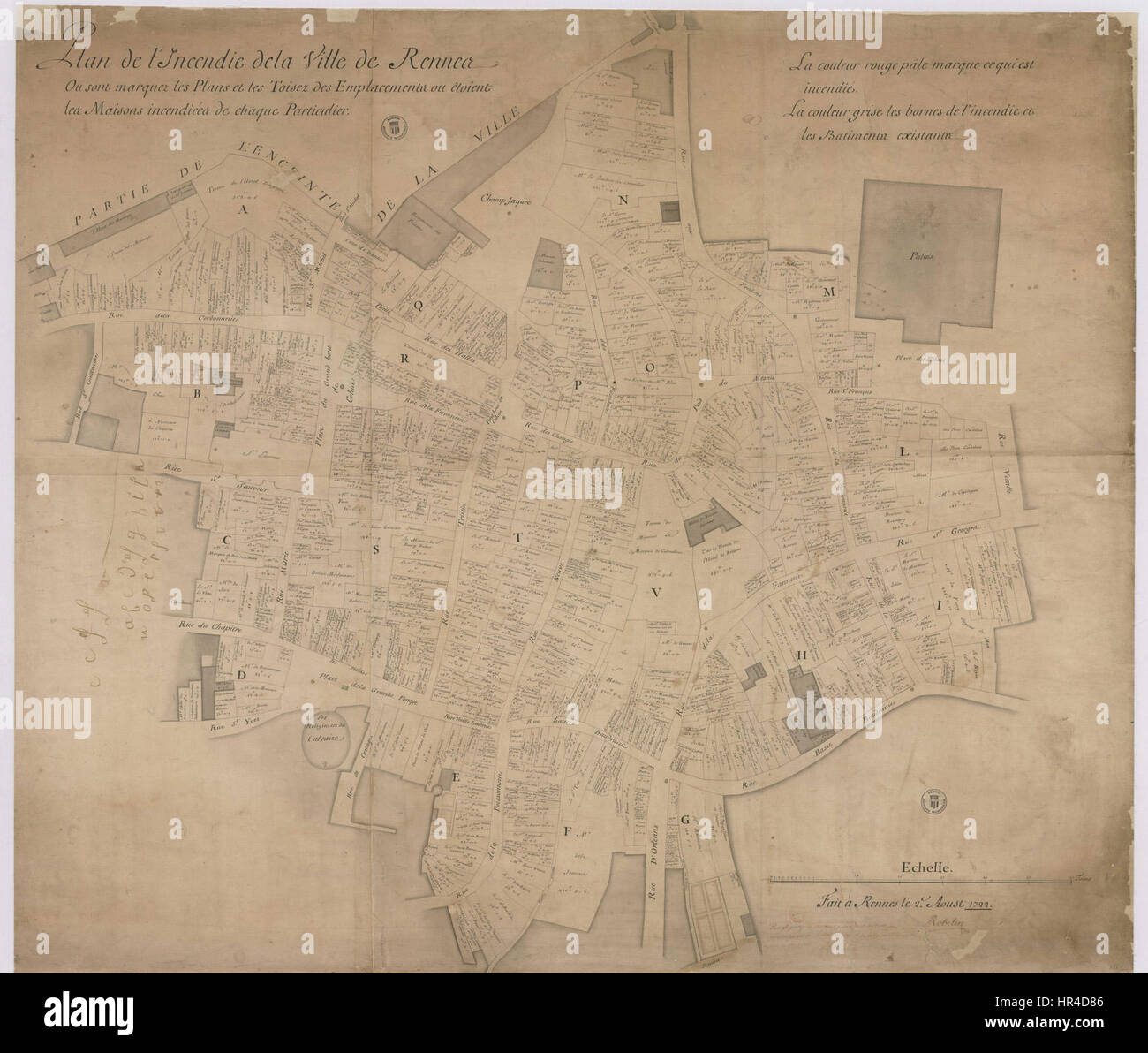 Questa mappa del 1722 di Isaac Robelin illustra il fuoco che devastò la città di Rennes. Il piano descrive dettagliatamente l'entità dei danni, offrendo un importante resoconto storico dei disastri urbani e della ripresa all'inizio del XVIII secolo. Foto Stock