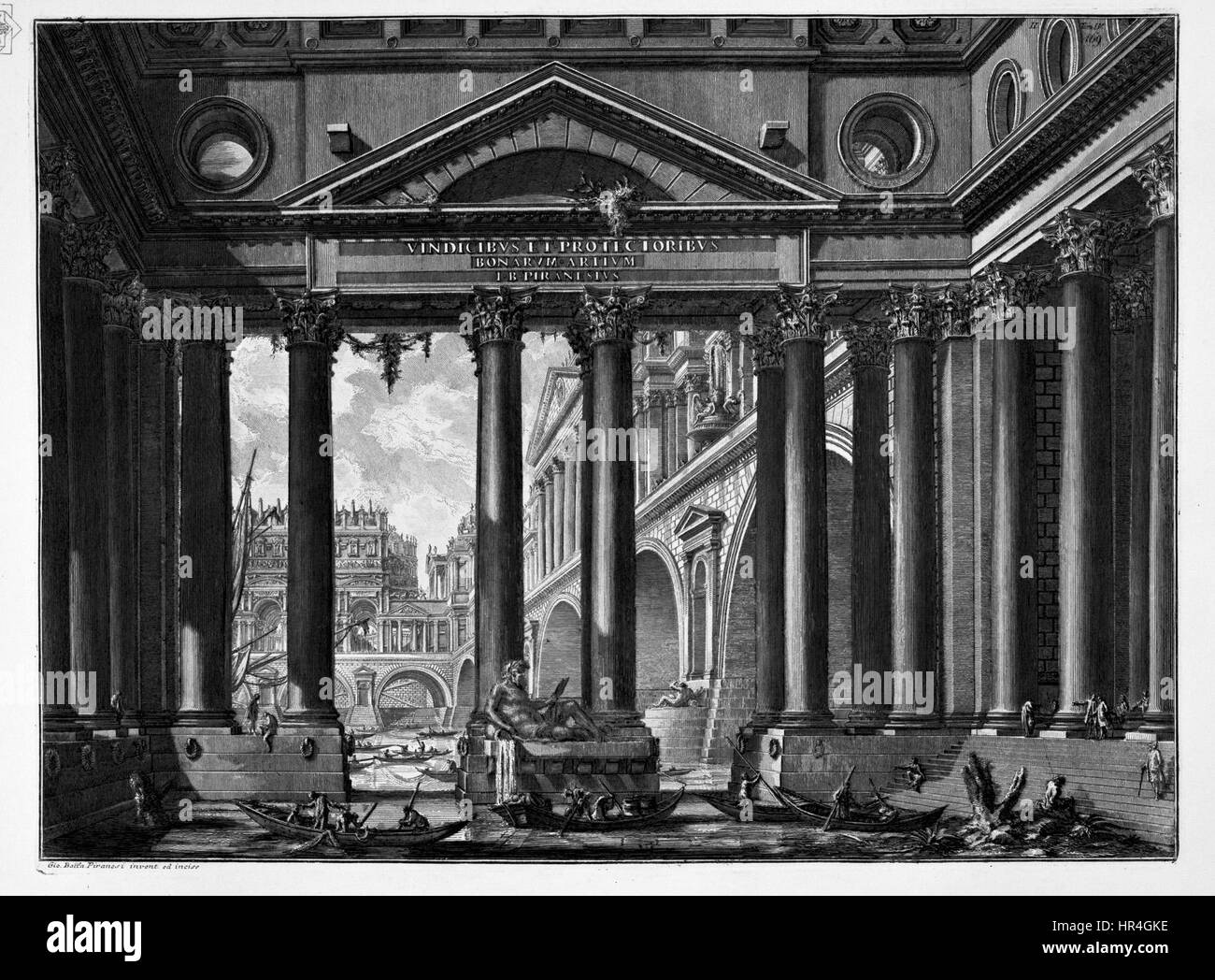 «Piranesi-4002» è una famosa incisione di Giovanni Battista Piranesi, rinomata per le sue raffigurazioni di antica architettura romana. Questo particolare lavoro mette in mostra la sua maestria nel rendere grandiose rovine e dettagliate caratteristiche architettoniche delle strutture storiche di Roma. Foto Stock