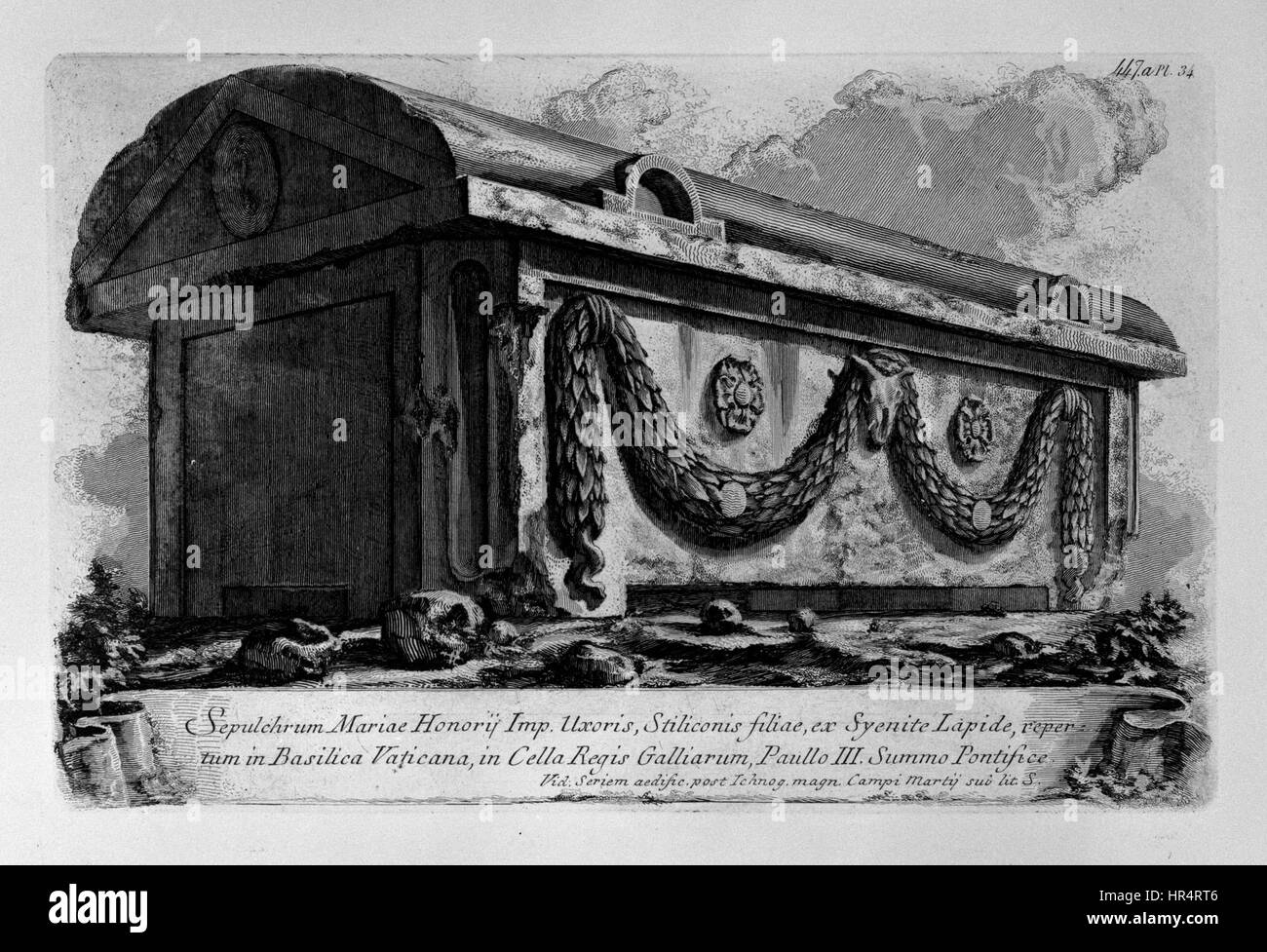 Questa incisione di Giovanni Battista Piranesi cattura la grandezza dell'architettura romana con dettagliate incisioni di strutture antiche. L'opera di Piranesi spesso ritraeva le dimensioni drammatiche e le rovine monumentali dell'antica Roma. Foto Stock