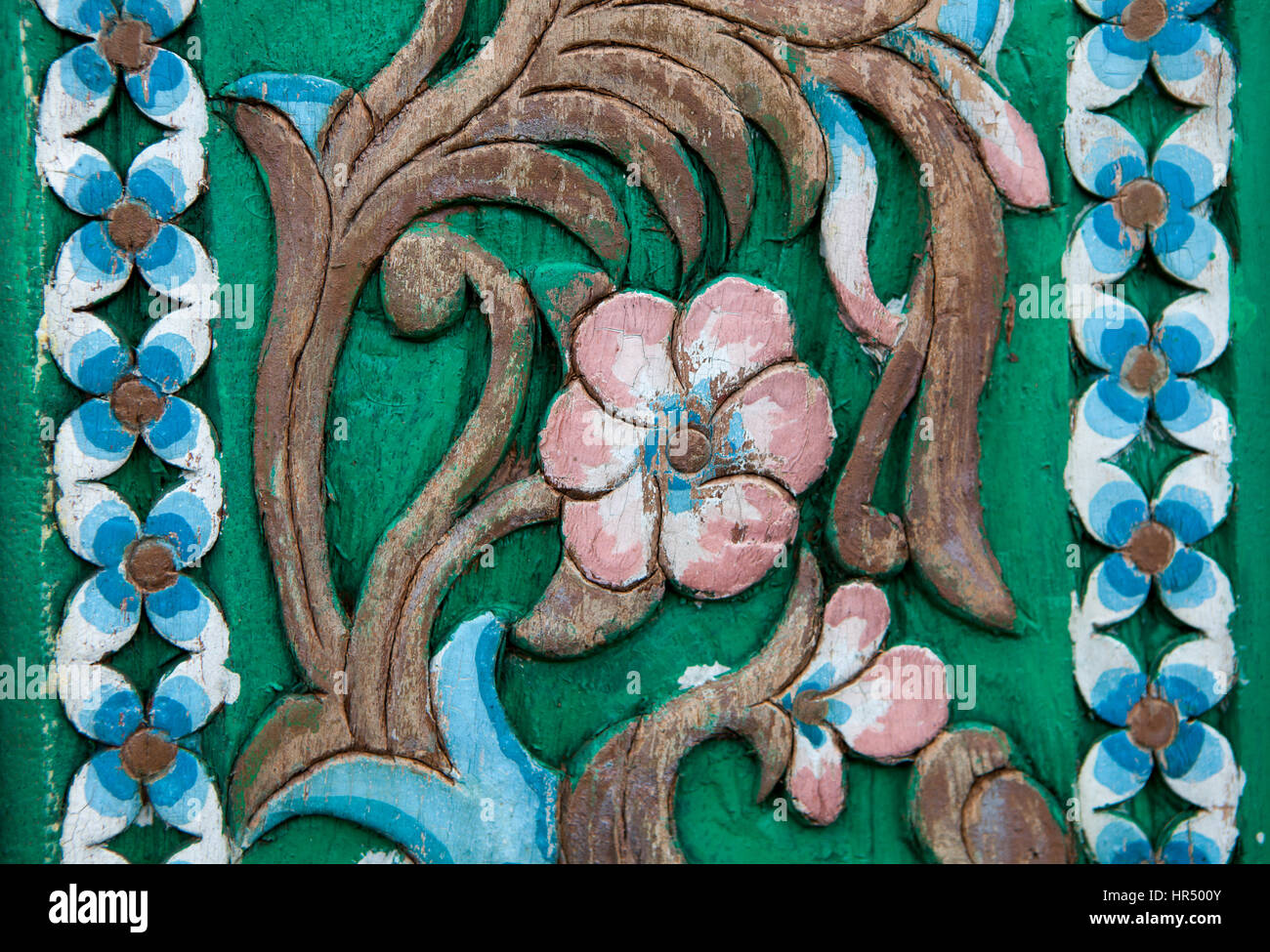 Le sculture in legno in stile vintage Floral sull'albero Seamless Pattern su legno Foto Stock