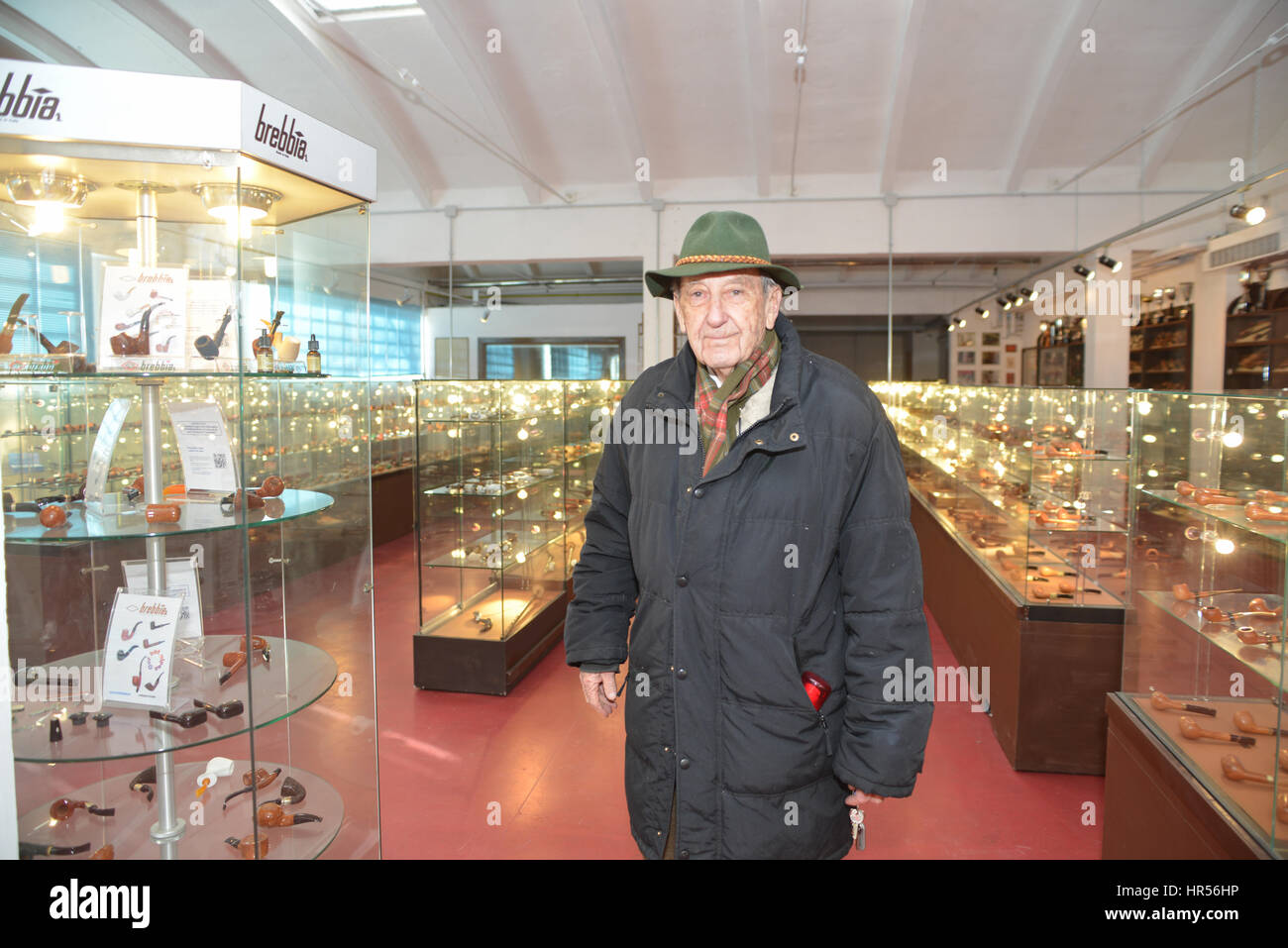 23 Gennaio 2017 - Brebbia, Varese, Italia. Brebbia Pipe, Itlay più antica fabbrica della tubazione. Enea Buzzi, fondatore Brebbia tubo, all'interno del museo Foto Stock