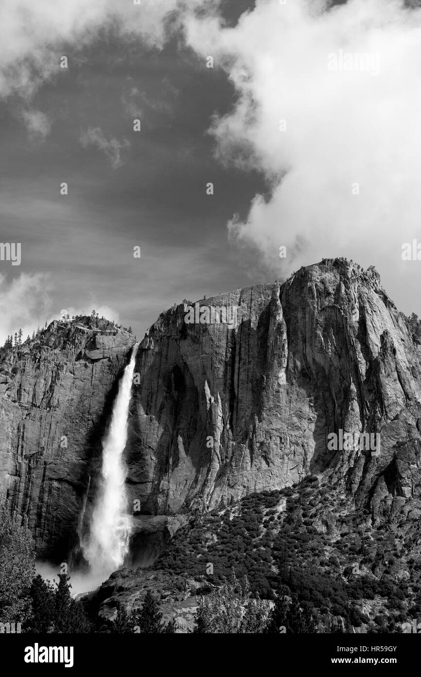 Superiore di Yosemite Falls Yosemite National Park CA USA Foto Stock