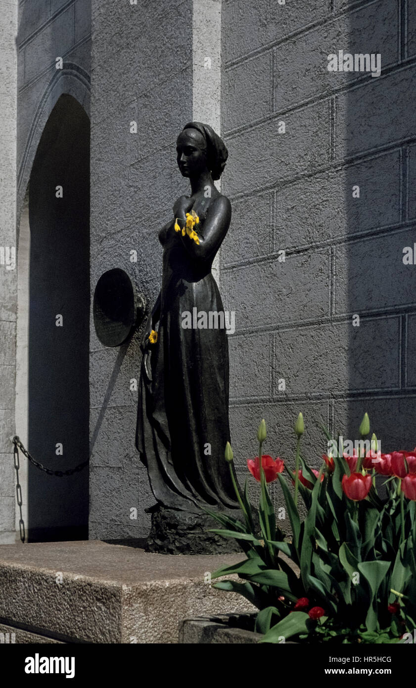 Il Monaco di Baviera Julia-statua negli anni settanta. Die Julia-Statue am Turm des Alten Rathauses in München ind den siebziger Jahren. Foto Stock