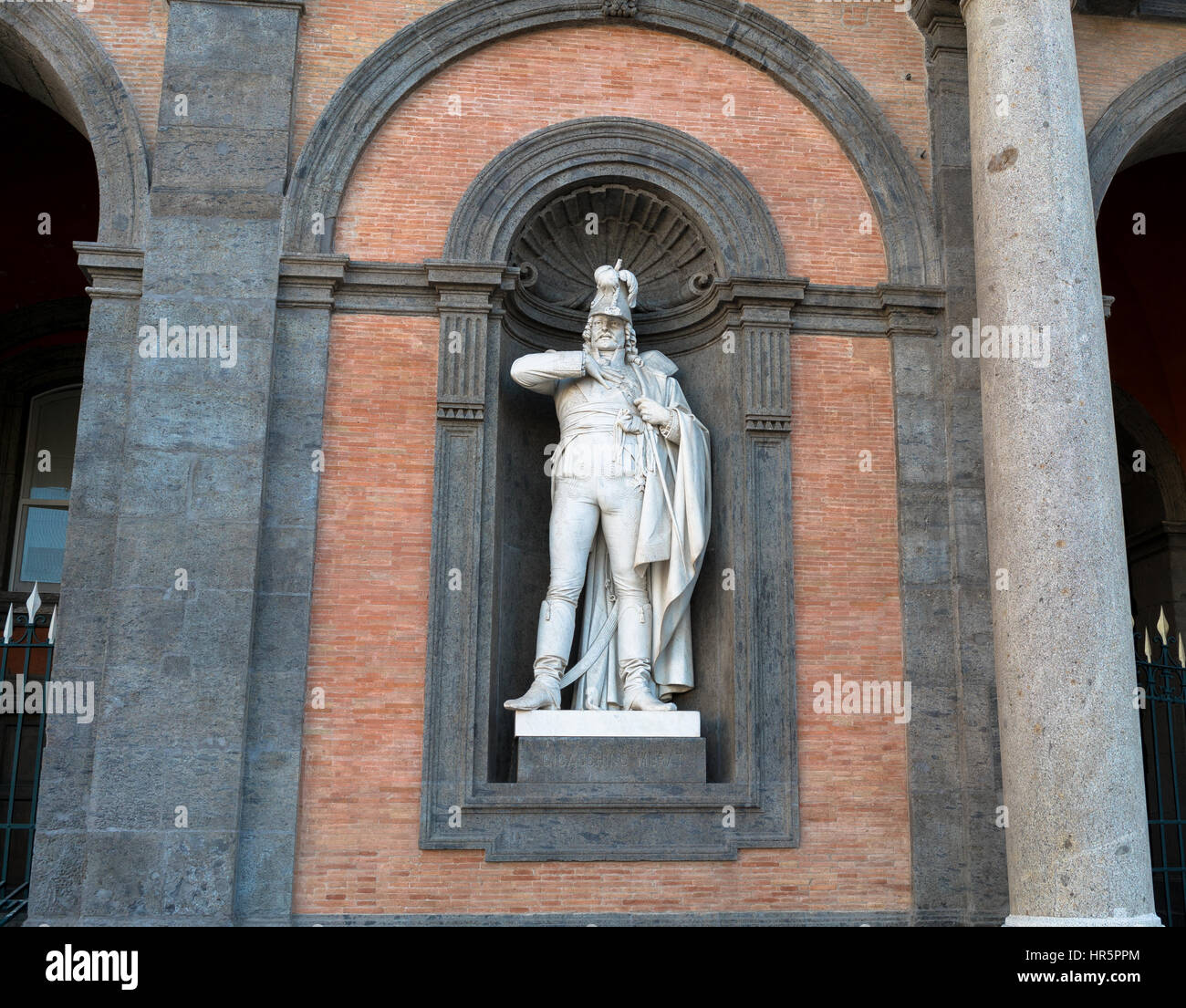 Gioacchino Murat statua sulla facciata del Palazzo Reale a Napoli, Italia Foto Stock