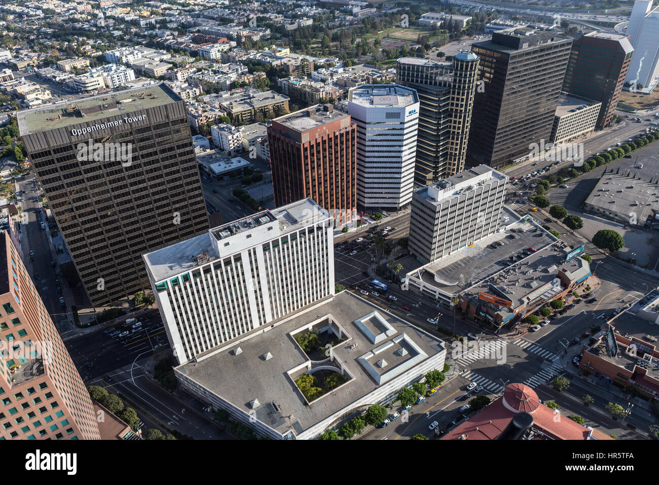 Los Angeles, California, Stati Uniti d'America - 6 Agosto 2016: vista aerea di Wilshire Blvd ufficio torri in The Westwood area del West Los Angeles. Foto Stock
