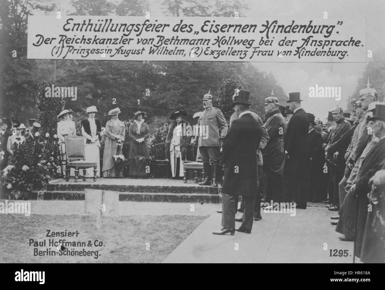 General Paul von Hindenburg e il Principe Agosto Wilhem della Prussia durante la guerra mondiale I, 1915. Dalla Biblioteca Pubblica di New York. Foto Stock