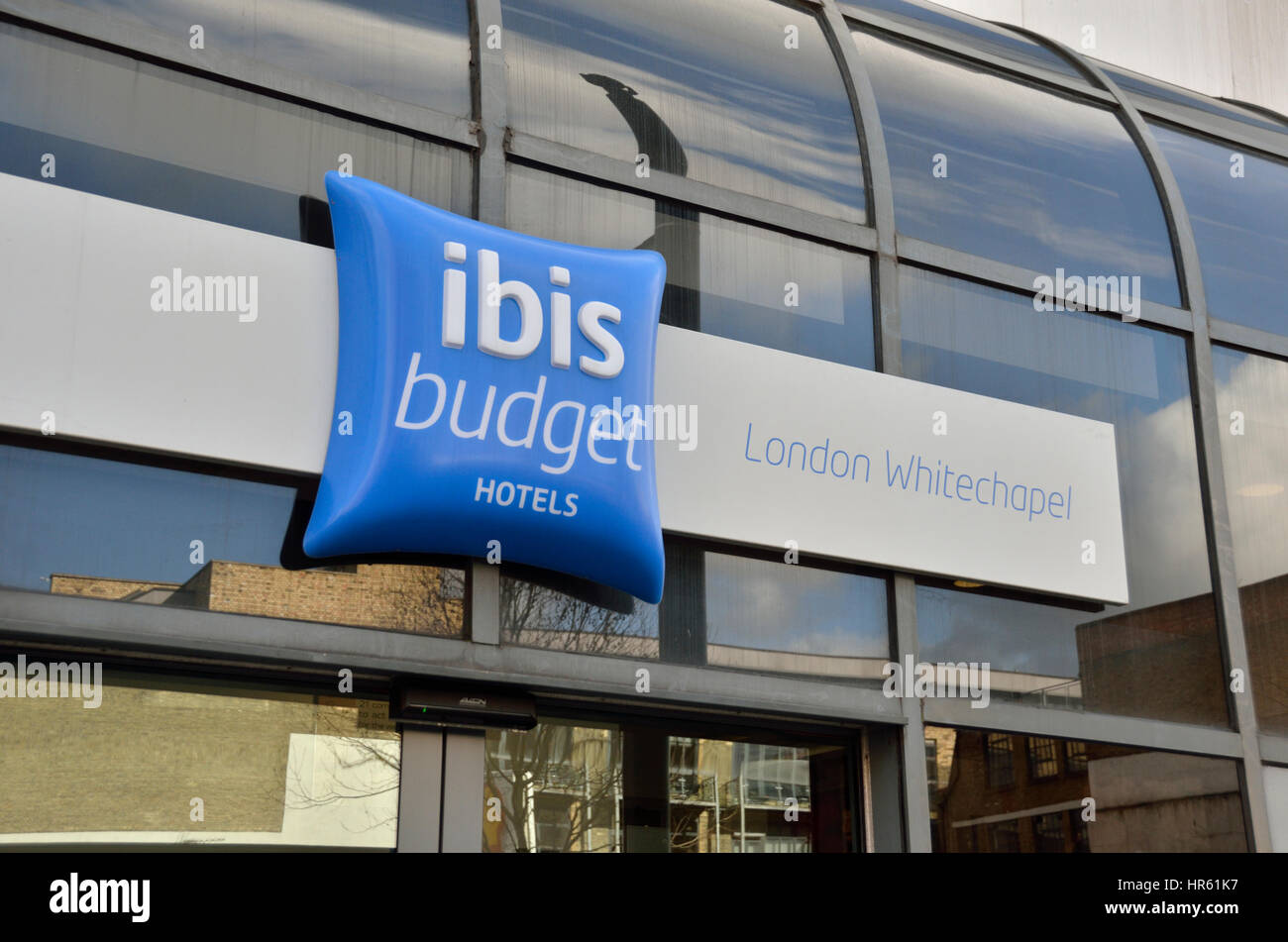 Ibis Hotel economico a Whitechapel Road, Londra, Regno Unito. Foto Stock