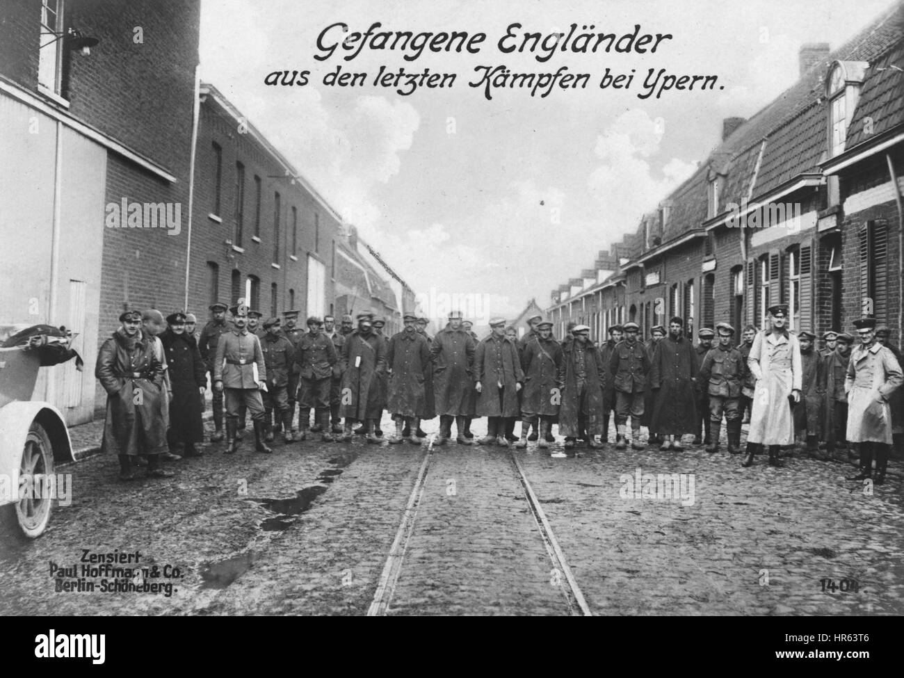 Il tedesco della Prima Guerra Mondiale Cartolina fotografica che ritrae le truppe catturati nell'ultima battaglia di Ypres, 1918. Dalla Biblioteca Pubblica di New York. Foto Stock