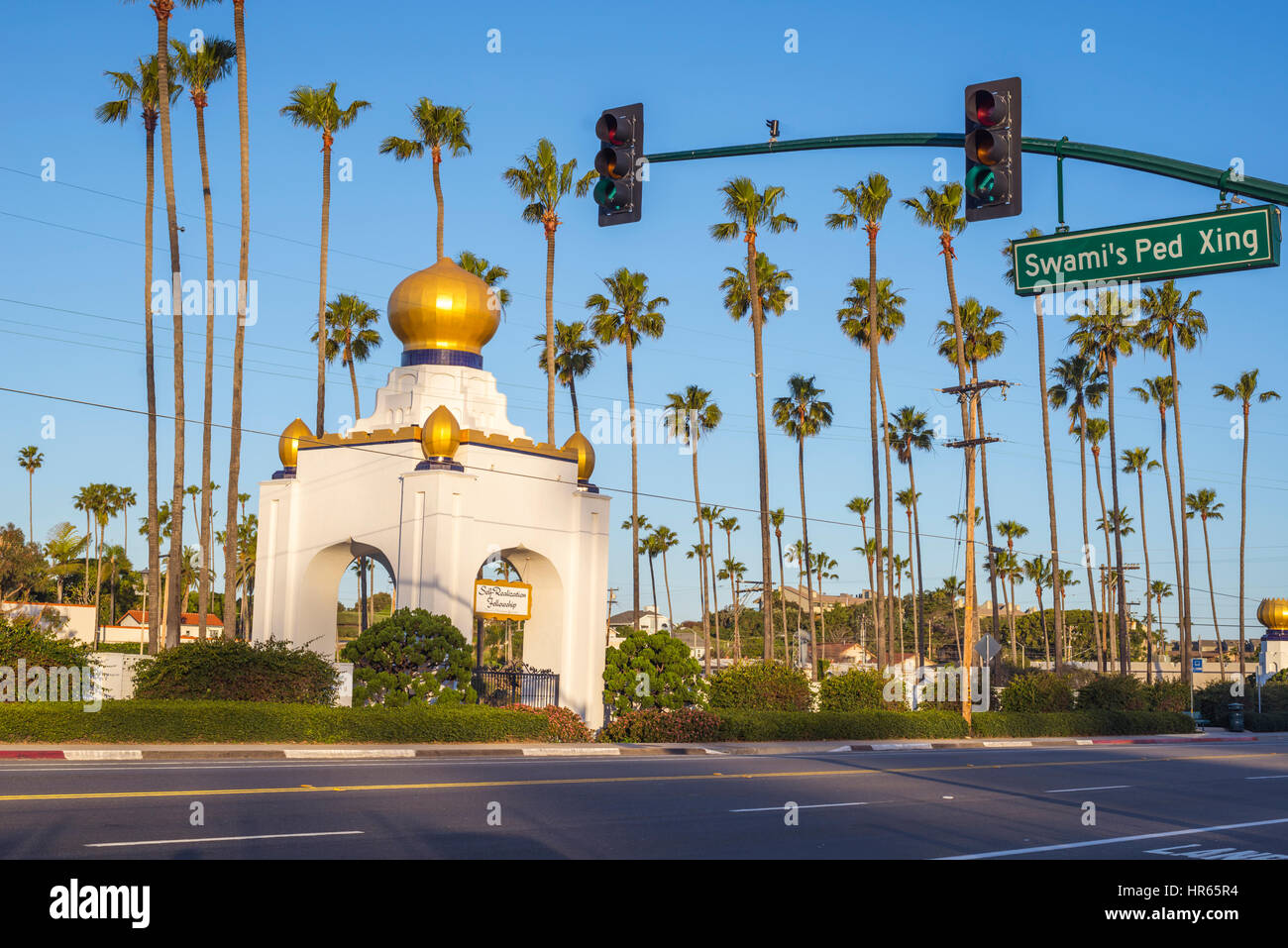Swami Ped Xing segno, e la Golden Lotus Cupola della auto-realizzazione Fellowship. Encinitas, California. Foto Stock
