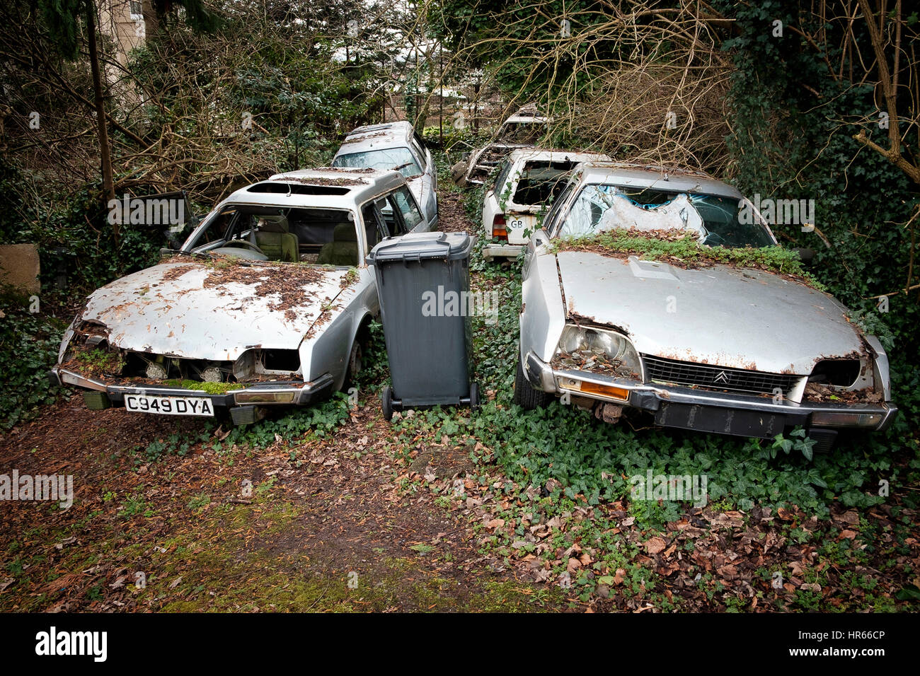 Un cimitero per le automobili Citroen in Montpelier, Bristol, Regno Unito Foto Stock