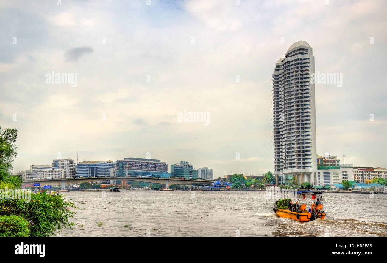 Il fiume Chao Phraya a Bangkok, in Thailandia Foto Stock