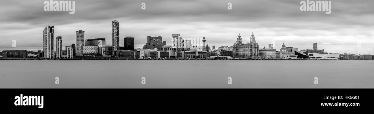 Liverpool Merseyside Regno Unito famosa in tutto il mondo di fronte al mare Foto Stock