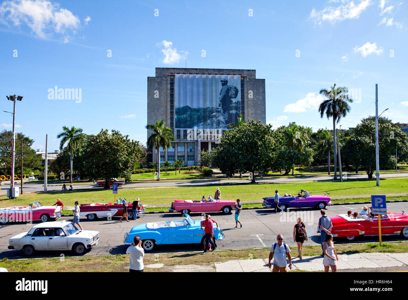 L'Avana, Cuba - Dicembre 11, 2016: Plaza de la Revolucion, Biblioteca Nacional de Cuba Jose Marti in background Foto Stock