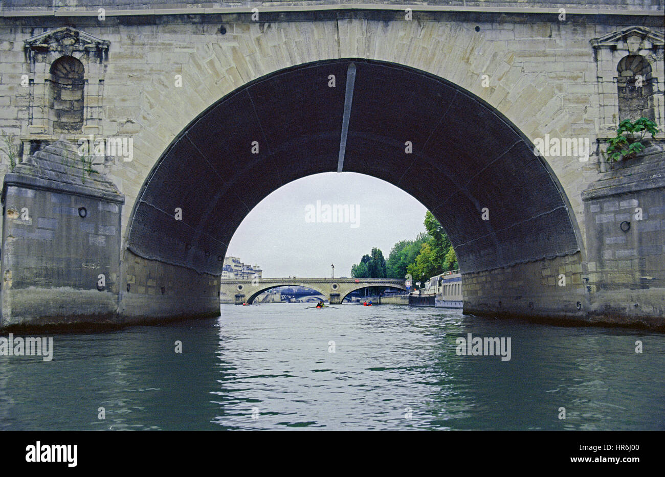Il Pont Marie ponte sulla Senna è stata terminata nel 1635 ed è una delle più antiche di Parigi. Pont Louis-Philippe ponte nella distanza inaugurato nel 1834. Foto Stock