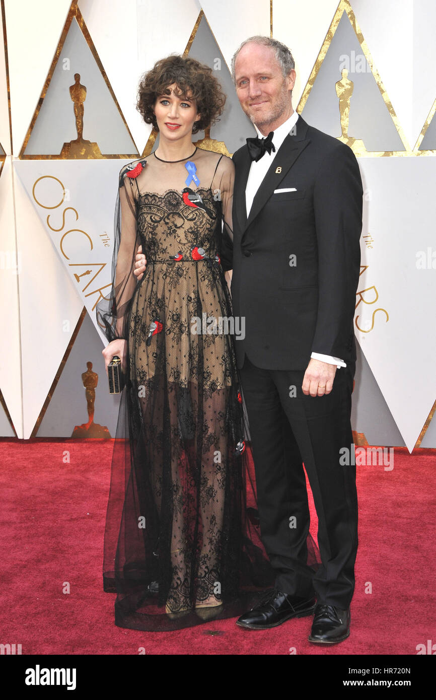 Hollywood, California. 26 Febbraio, 2017. Miranda Luglio e Mike Mills frequentare l'ottantanovesimo annuale di Academy Awards di Hollywood & Highland Center il 26 febbraio 2017 in Hollywood, la California. | Verwendung weltweit/picture alliance Credit: dpa/Alamy Live News Foto Stock