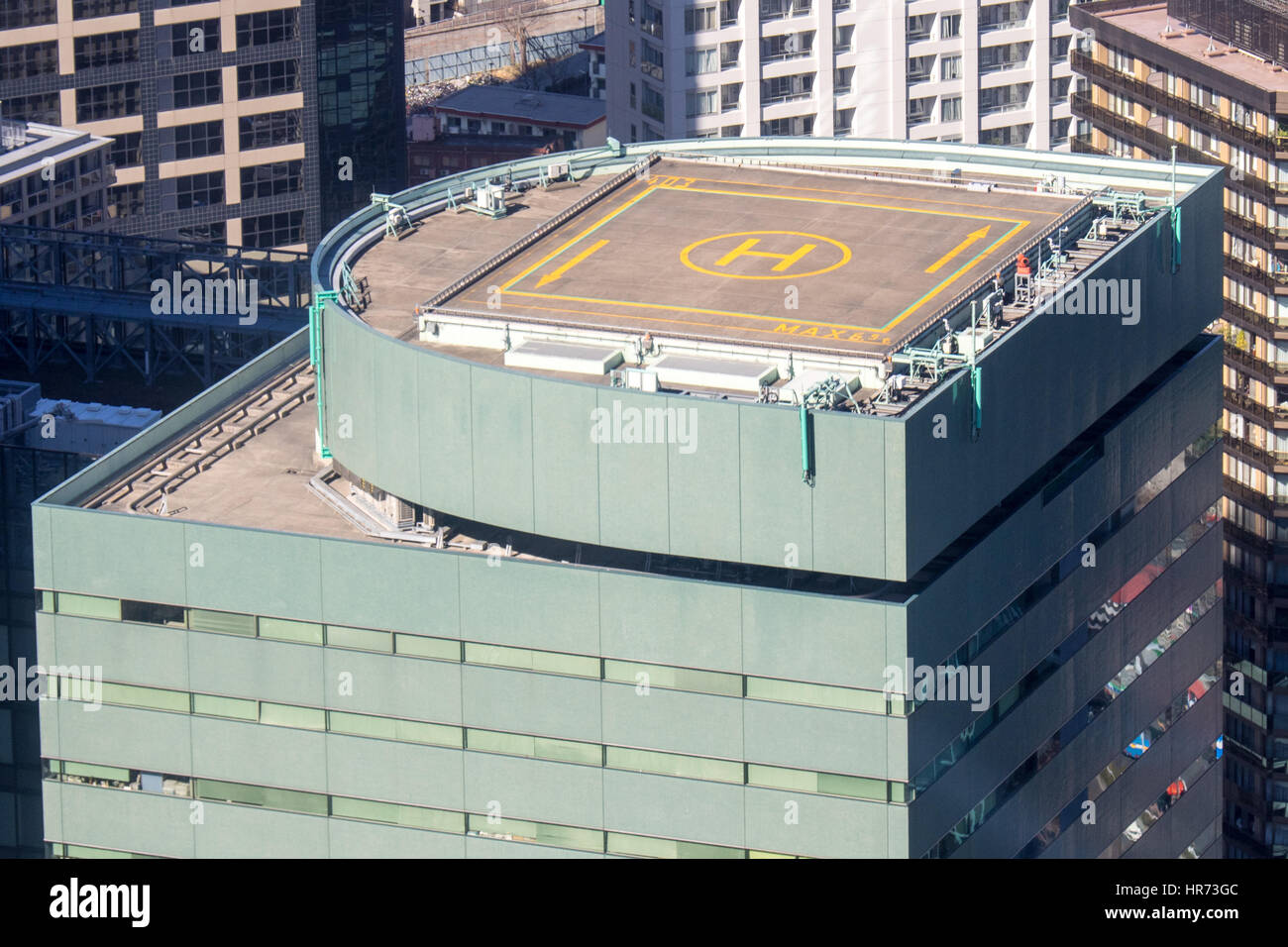 Eliporto situato sulla parte superiore della stazione di Shinjuku Torre Verde, Shinjuku, Tokyo. Foto Stock