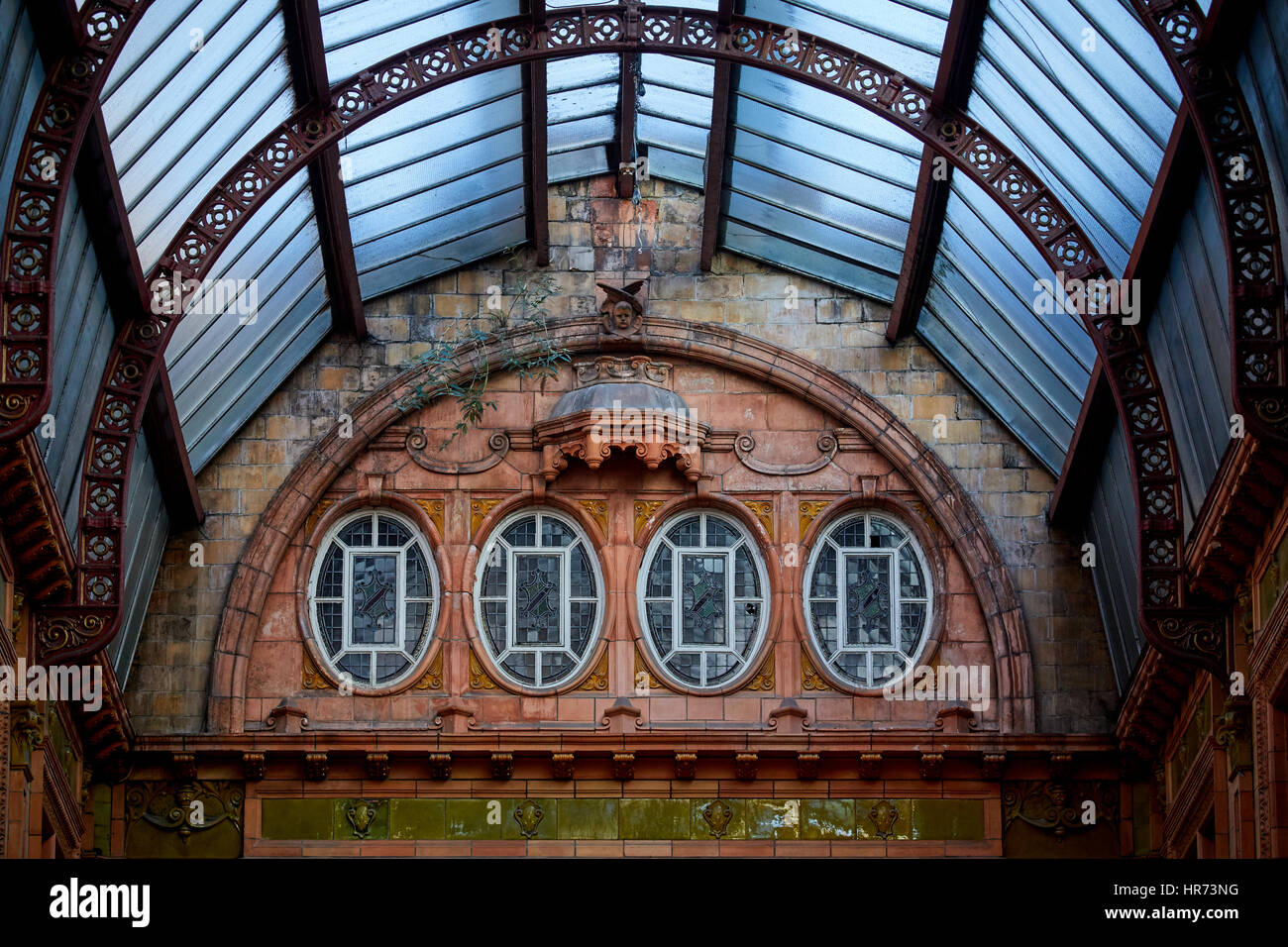 Interno rivestito di piastrelle in stile vittoriano Miller Arcade Preston City Centre un ornato il complesso shopping progettato intorno a style Burlington Arcade di Londra, Foto Stock