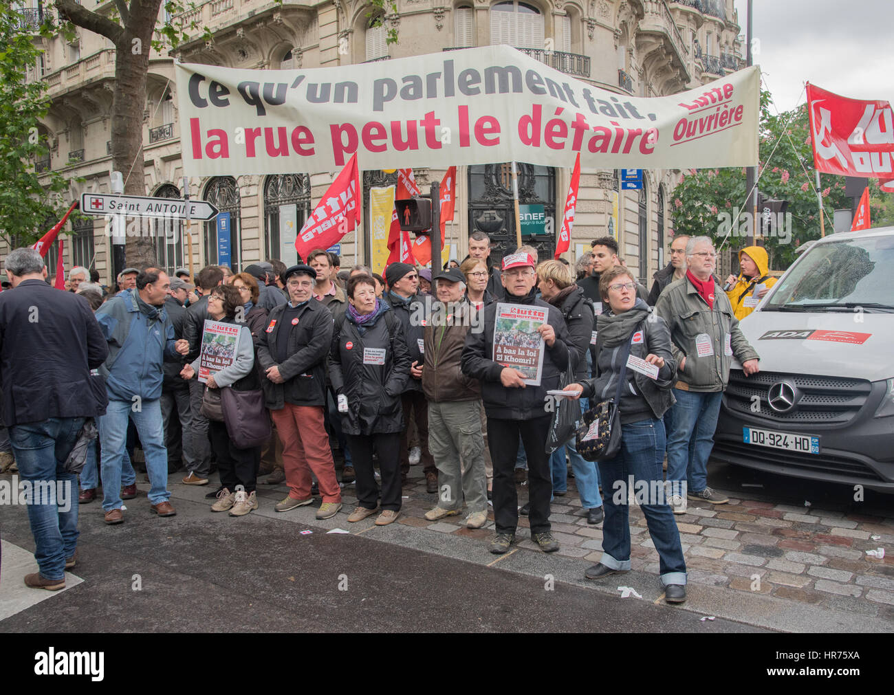 Lutte Ouvrière - manifestazione a Parigi contro il "diritto del lavoro - El Khomri' Foto Stock