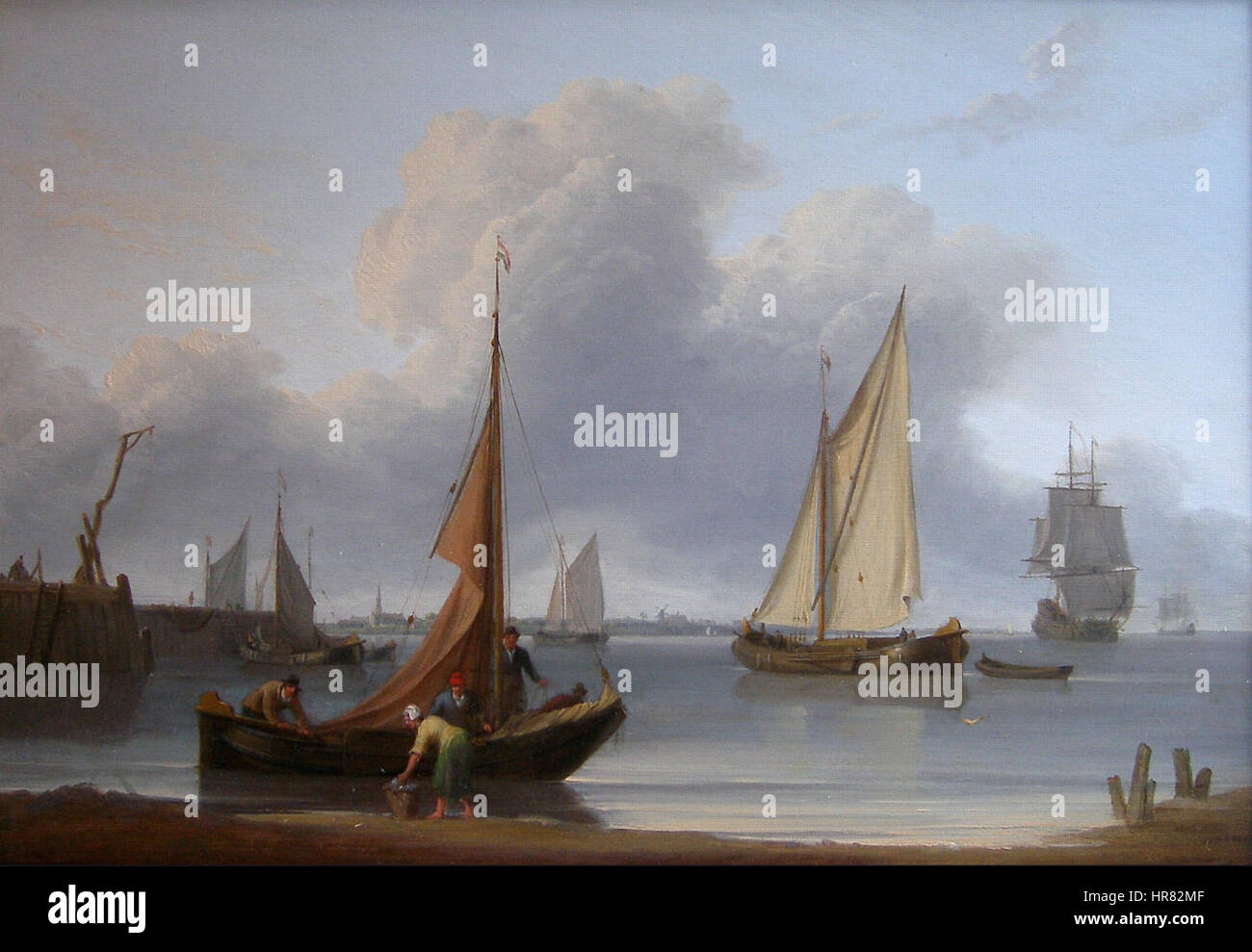 La scena "Nederlandse kust-scene" di William Anderson ritrae una scena lungo la costa olandese, evidenziando le acque calme e l'interazione tra terra e mare nell'arte costiera olandese. Foto Stock