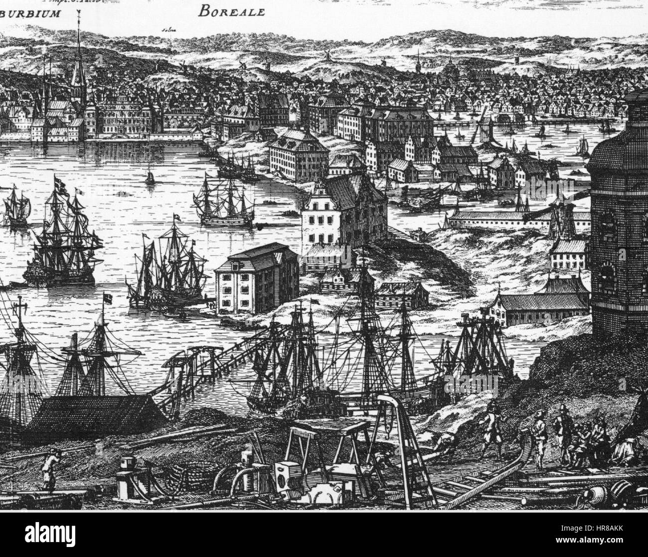 Questa mappa storica intitolata "Suecia 1-013" mostra la disposizione dettagliata di Kastellholmen e Skeppsholmen a Stoccolma, Svezia, intorno al 1670, offrendo una panoramica sulla pianificazione urbana e il design del paesaggio. Foto Stock