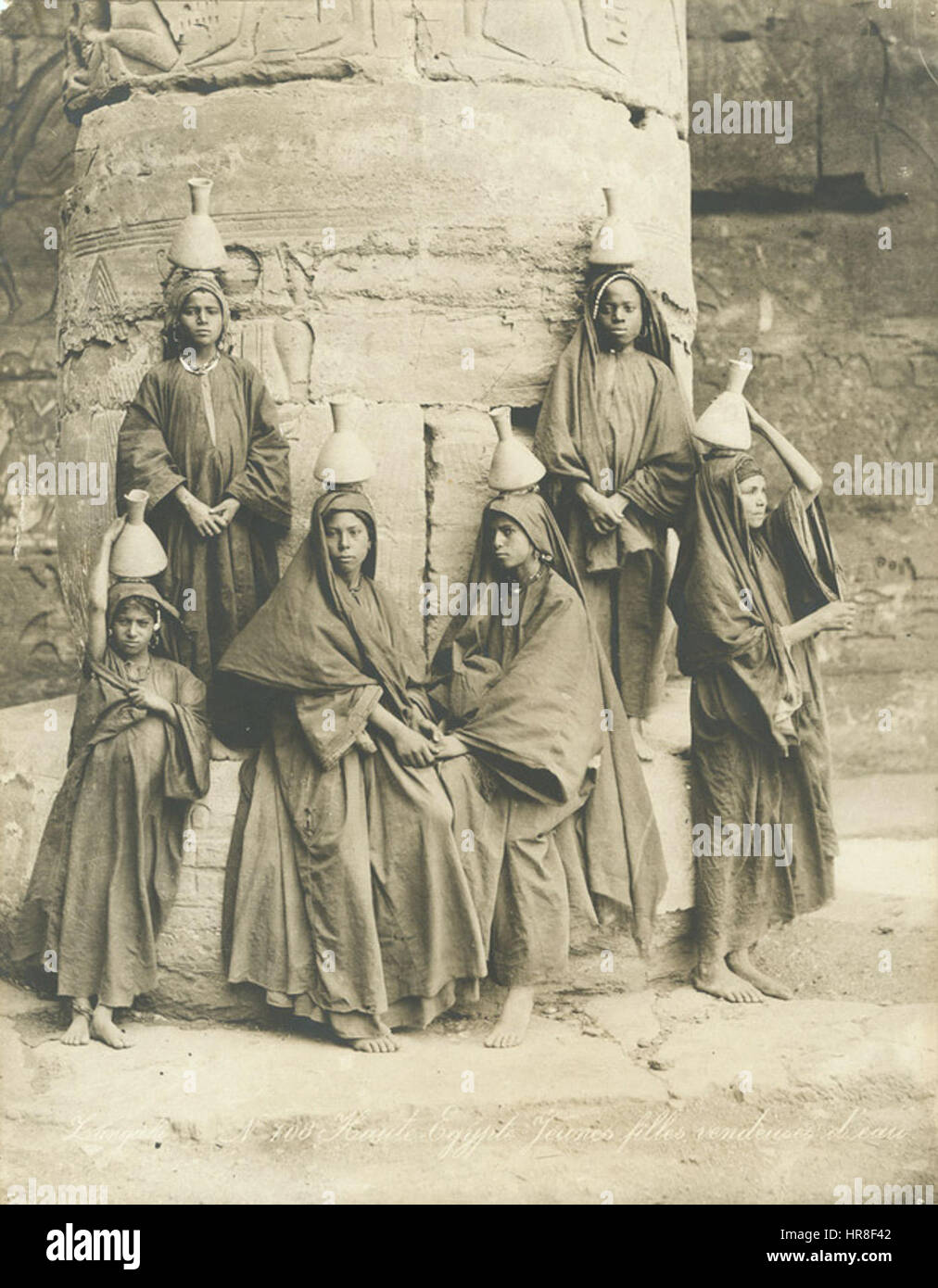 Zangaki. 0708. Haute-Egypte Jeunes filles vendeuses d'eau Foto Stock