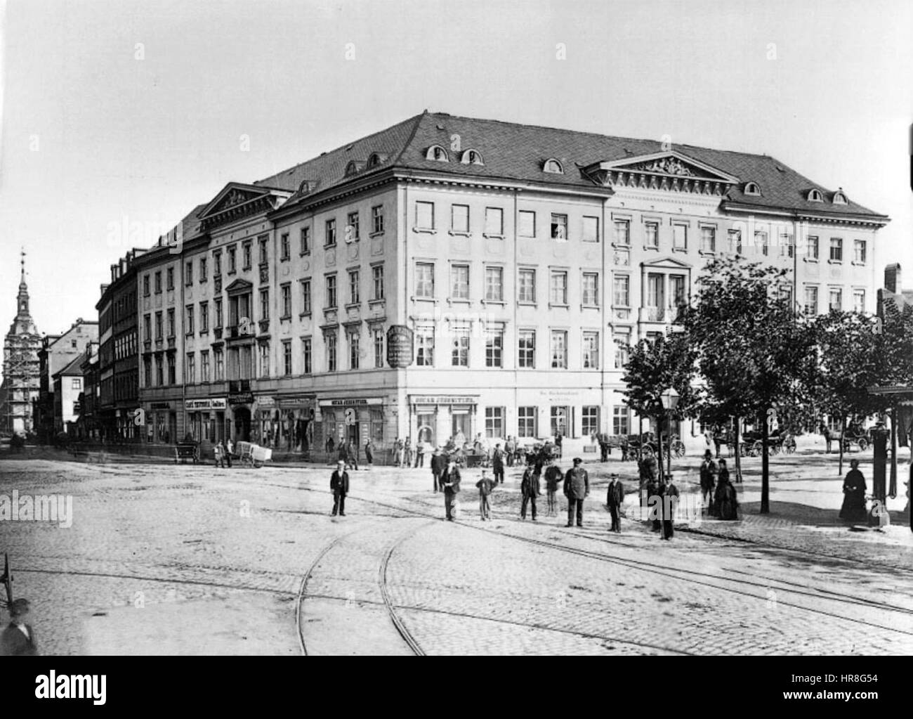 La Teubners Haus di Lipsia è un edificio storico noto per il suo significato architettonico. La struttura presenta elementi di design classici e riflette lo stile e la grandezza della sua epoca. Rimane un importante punto di riferimento nella storia architettonica di Lipsia. Foto Stock