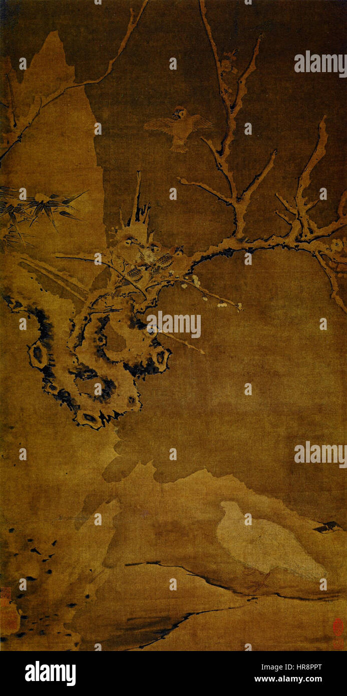 Il dipinto di Sun Lon 'uccello delle nevi prugna e bambù' cattura l'essenza dell'arte tradizionale cinese, concentrandosi sulla delicata bellezza della natura attraverso la rappresentazione dei fiori di prugna, bambù e un uccello in un ambiente innevato. Il dipinto riflette l'estetica e il simbolismo classici cinesi. Foto Stock