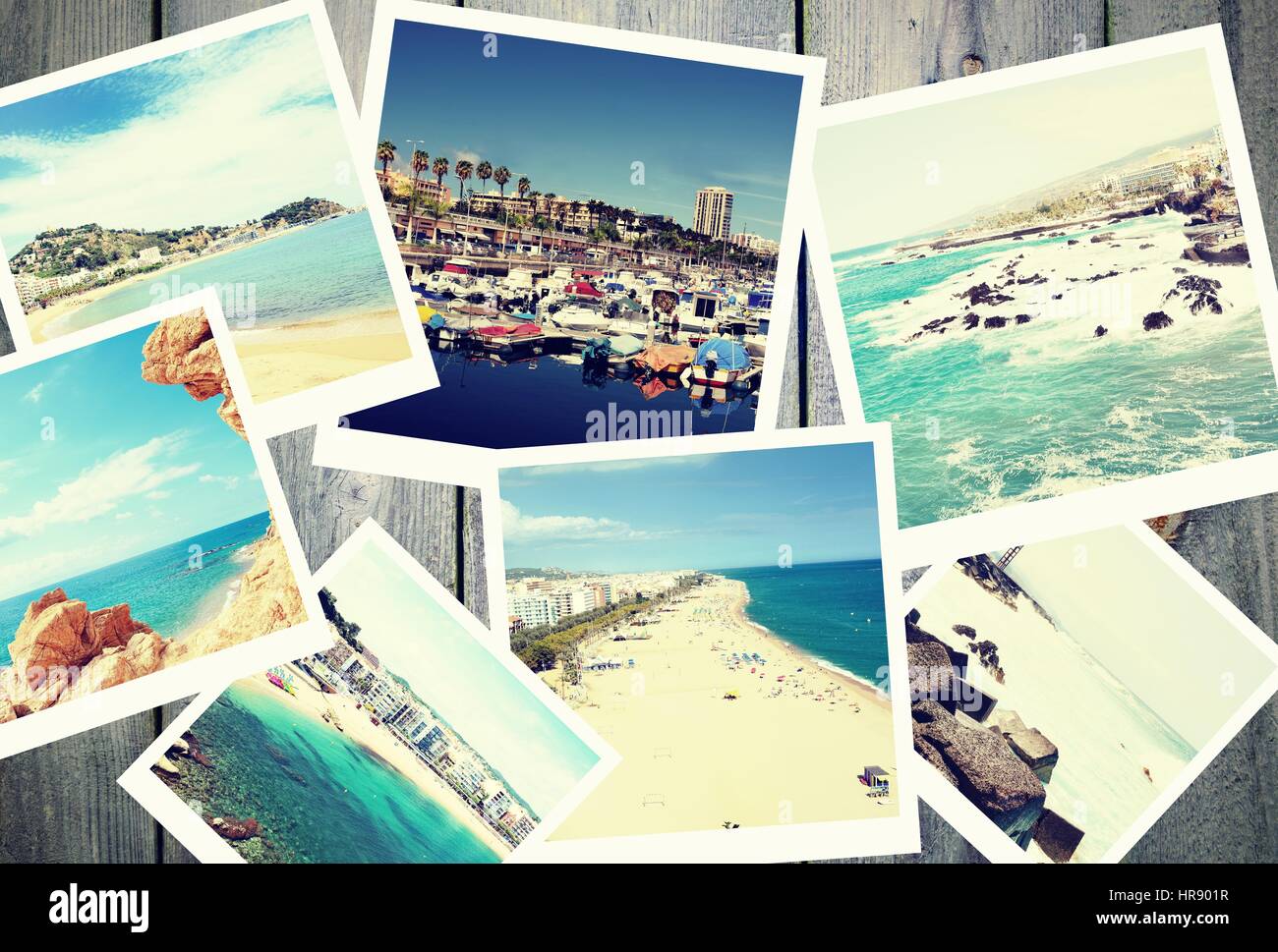 Mucchio di vintage foto dalle vacanze estive con un tradizionale telaio bianco posizionato sulla scrivania in legno. Foto Stock