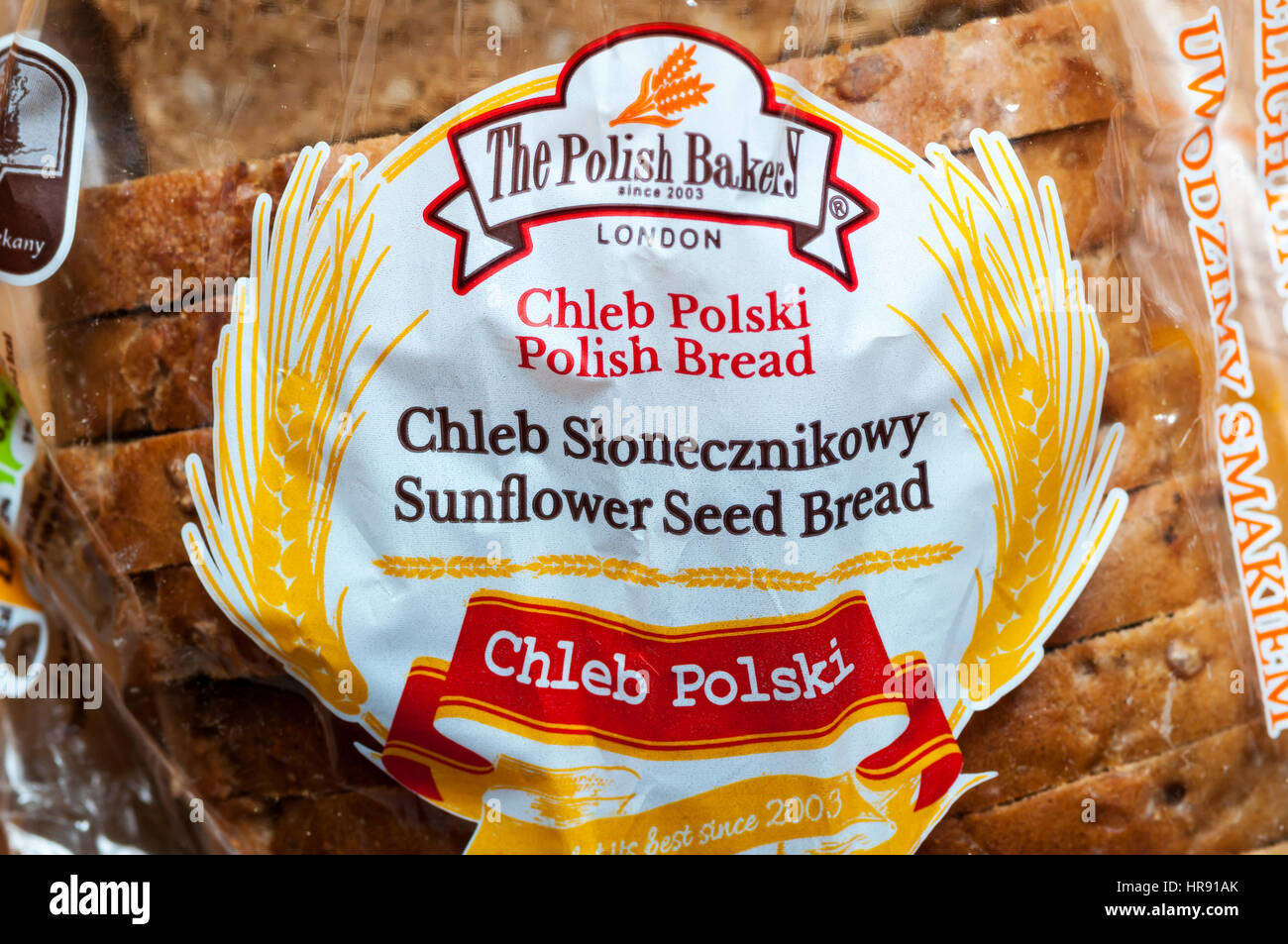 Un taglio focaccia polacca di semi di girasole pane dal polacco panificio a Londra. Foto Stock