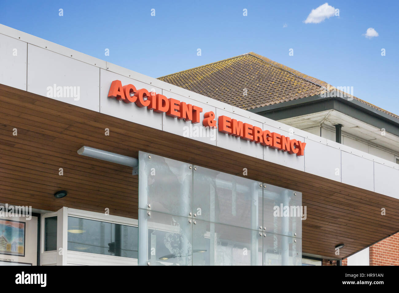 Incidente e segno di emergenza su ingresso a un ospedale in inglese. Foto Stock