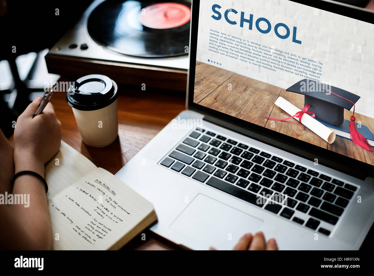 Gli accademici istruzione scolastica di mortaio il concetto della scheda Foto Stock