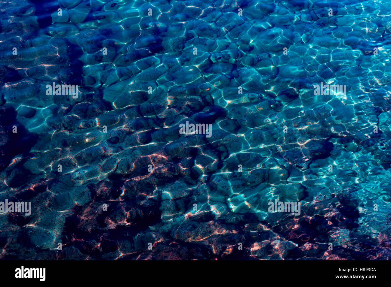 Acqua Sfondo oceano. Texture di acqua. in chiara luce blu dell'acqua. Acqua naturale Foto Stock