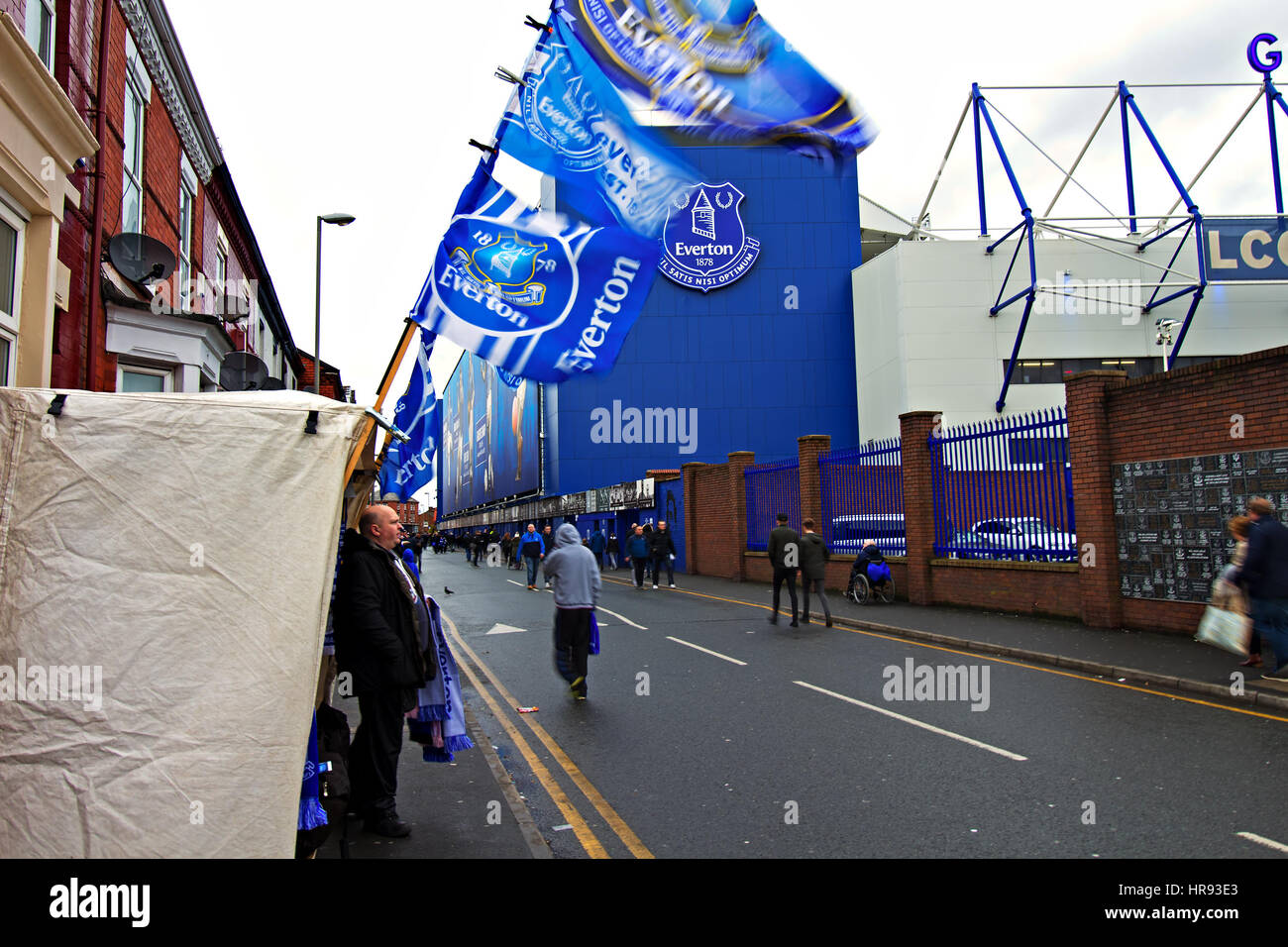 Ventole cominciano ad arrivare a Goodison Park per Everton's home il match contro il Sunderland, Liverpool Regno Unito Foto Stock