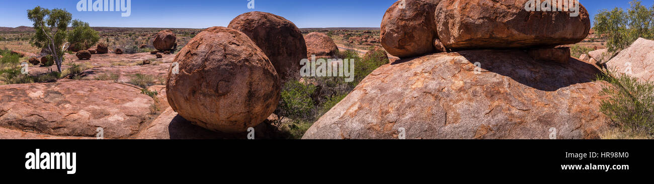 Devils marmi panorama, un sacro sito aborigeno nell'outback australiano Foto Stock