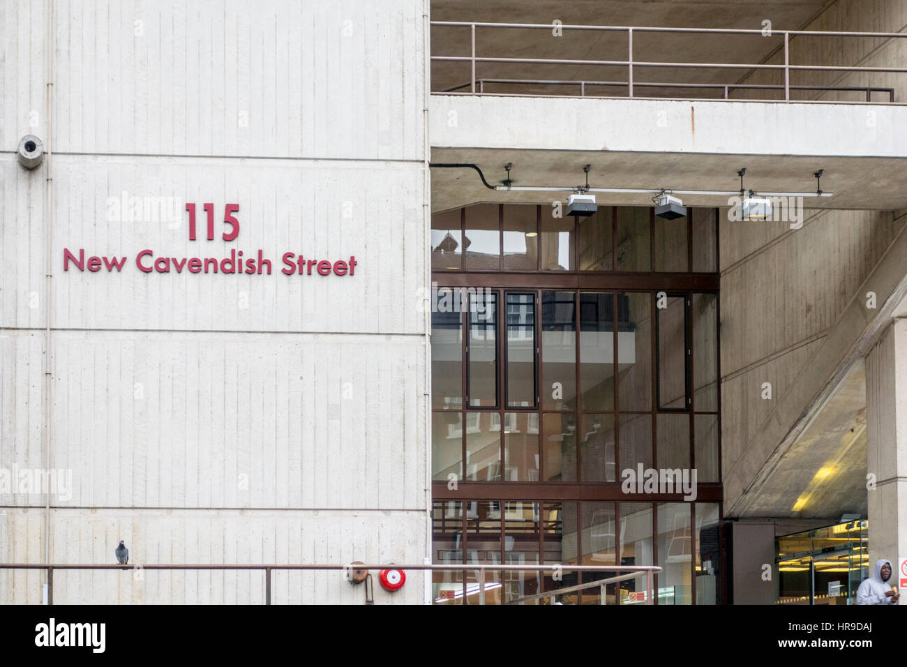 Brutalist architettura dell Università di Westminster, 115 nuovi Cavendish Street, Fitzrovia, Londra. moderno in cemento edificio brutalism Foto Stock