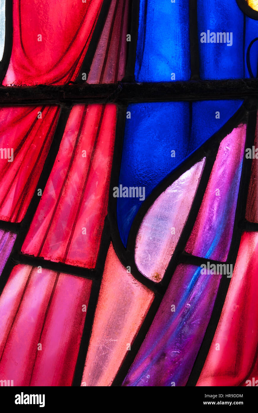 Dettaglio della luce con piombo delle vetrate colorate. Foto Stock
