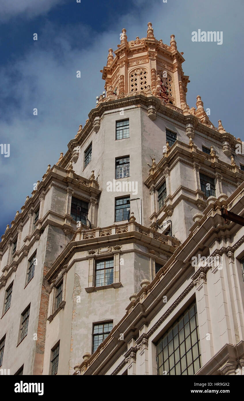 Vista della sommità fasi del cubano compagnia telefonica, Havana, Cuba Foto Stock