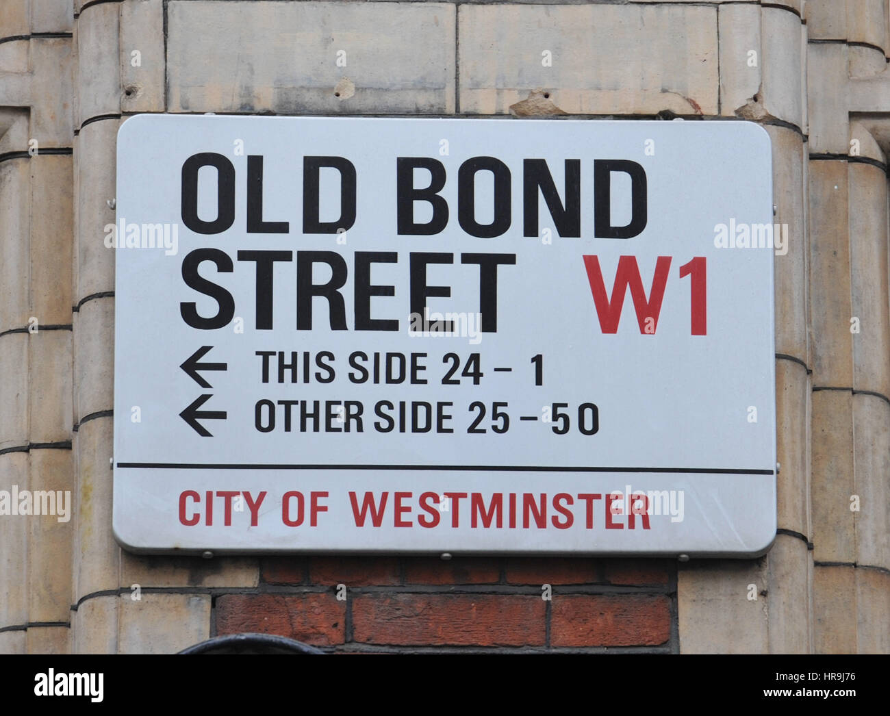 Vista generale di Old Bond Street, nel centro di Londra, dove Hatton Garden raiders, Terry Perkins, 68, e Daniel Jones, 59, che sono stati descritti come 'Premier League criminali', si dice di aver rotto in Chatila gioiellieri nel fine settimana di agosto delle vacanze in banca nel 2010. Foto Stock