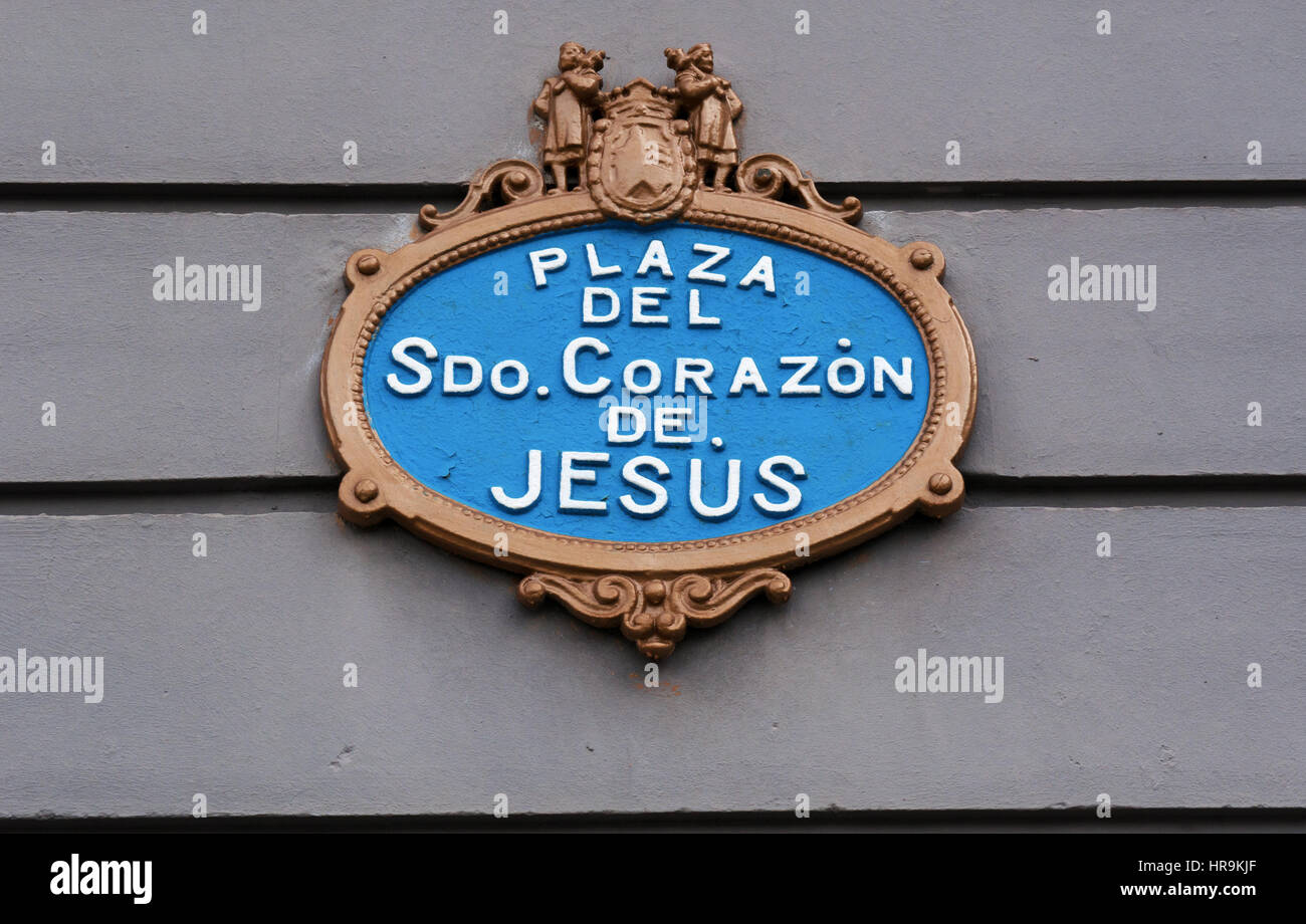 Paesi Baschi, Spagna: il segno della Plaza del Sagrado Corazon de Jesus, la piazza del Sacro Cuore di Gesù nel centro di Bilbao Foto Stock