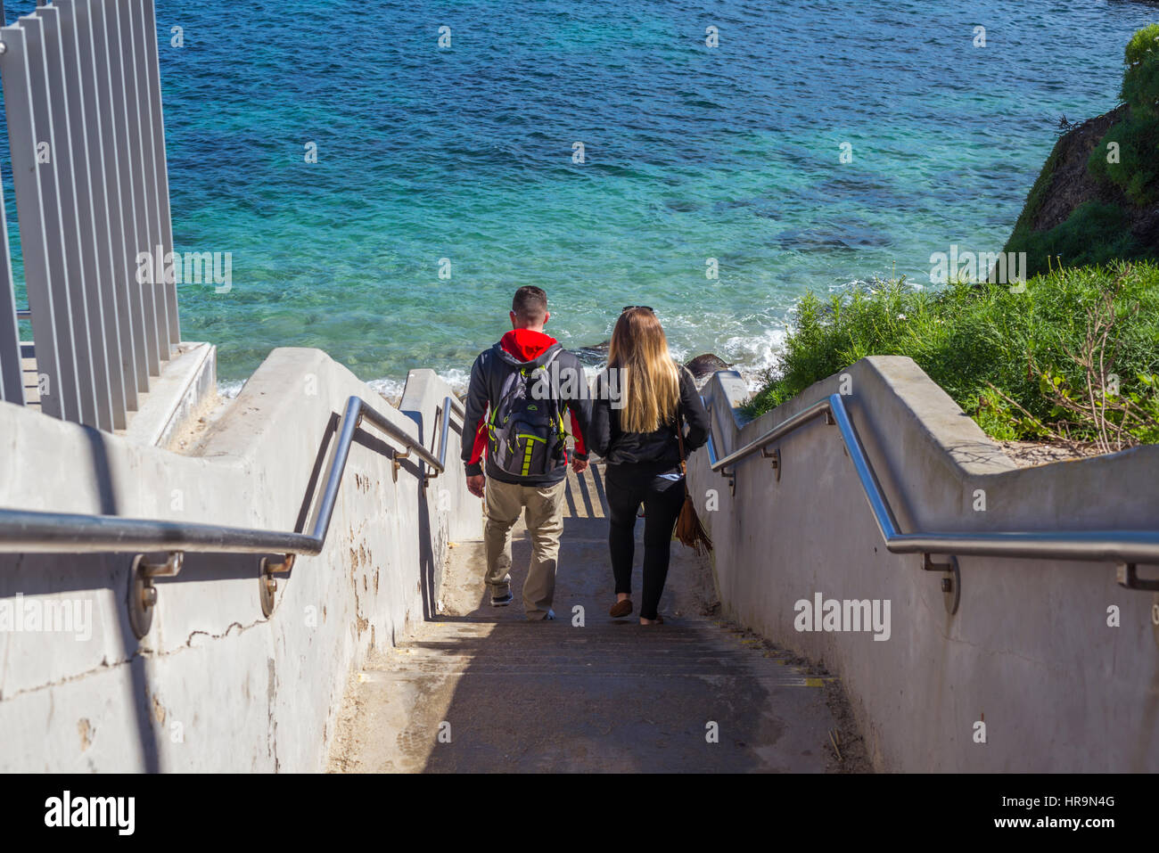 Persone che camminano giù per le scale che portano al La Jolla Cove Beach. La Jolla, California. Foto Stock