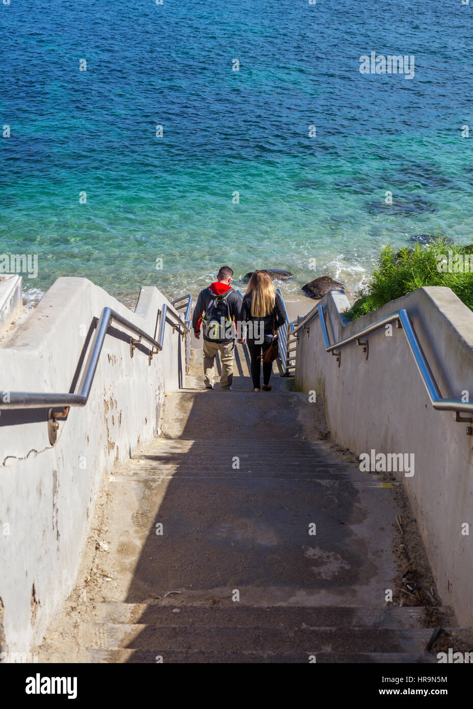 Persone che camminano giù per le scale che portano al La Jolla Cove Beach. La Jolla, California. Foto Stock