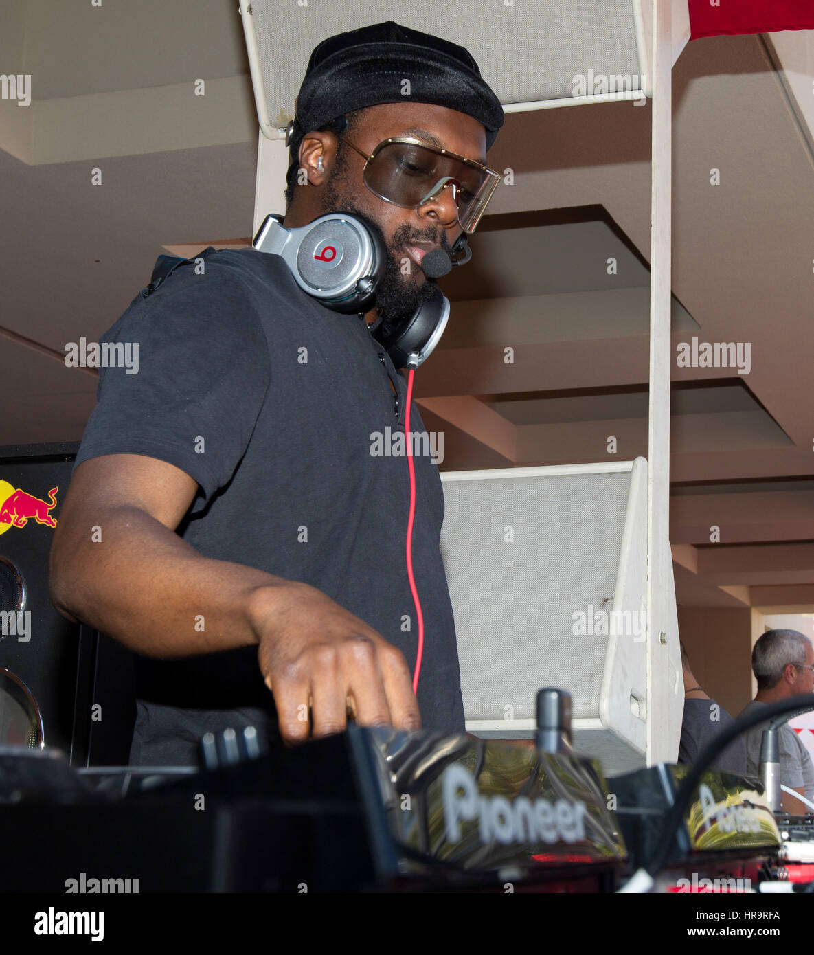 Will.i.am dj set a F*** ME STO famoso party in piscina al Wet Repubblica al MGM Grand in Las Vegas NV il 22 maggio 2011. Foto Stock