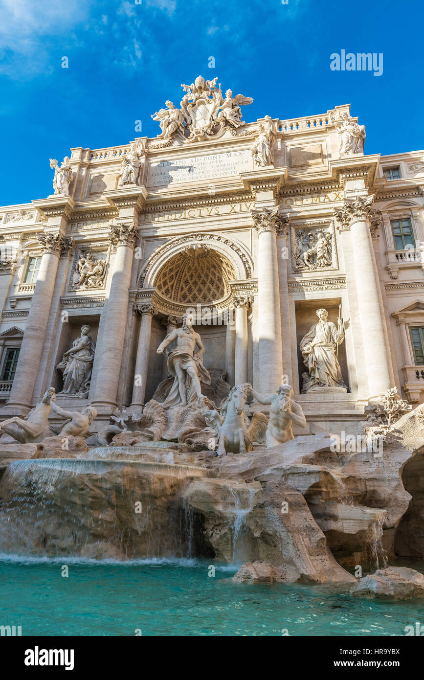 Vista sulla Fontana di Trevi a Roma, Italia Foto Stock
